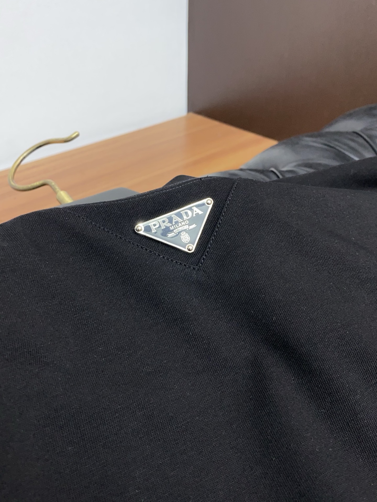 普拉达 26SS春夏新款 纯棉质圆领短袖 男士基础款纯白专柜短袖T恤衫！贸易公司渠道稀出，同步官网发售！