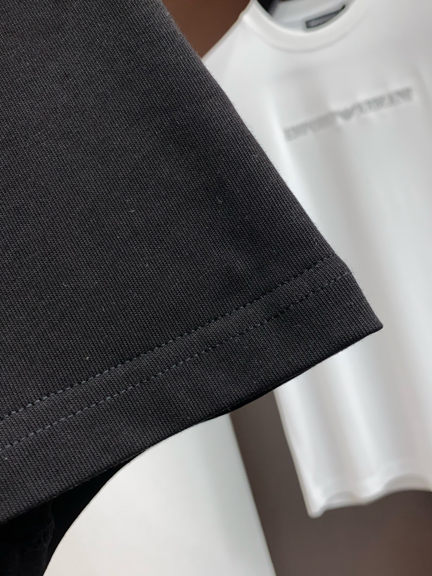 普拉达 26SS春夏新款 纯棉质圆领短袖 男士基础款纯白专柜短袖T恤衫！贸易公司渠道稀出，同步官网发售！