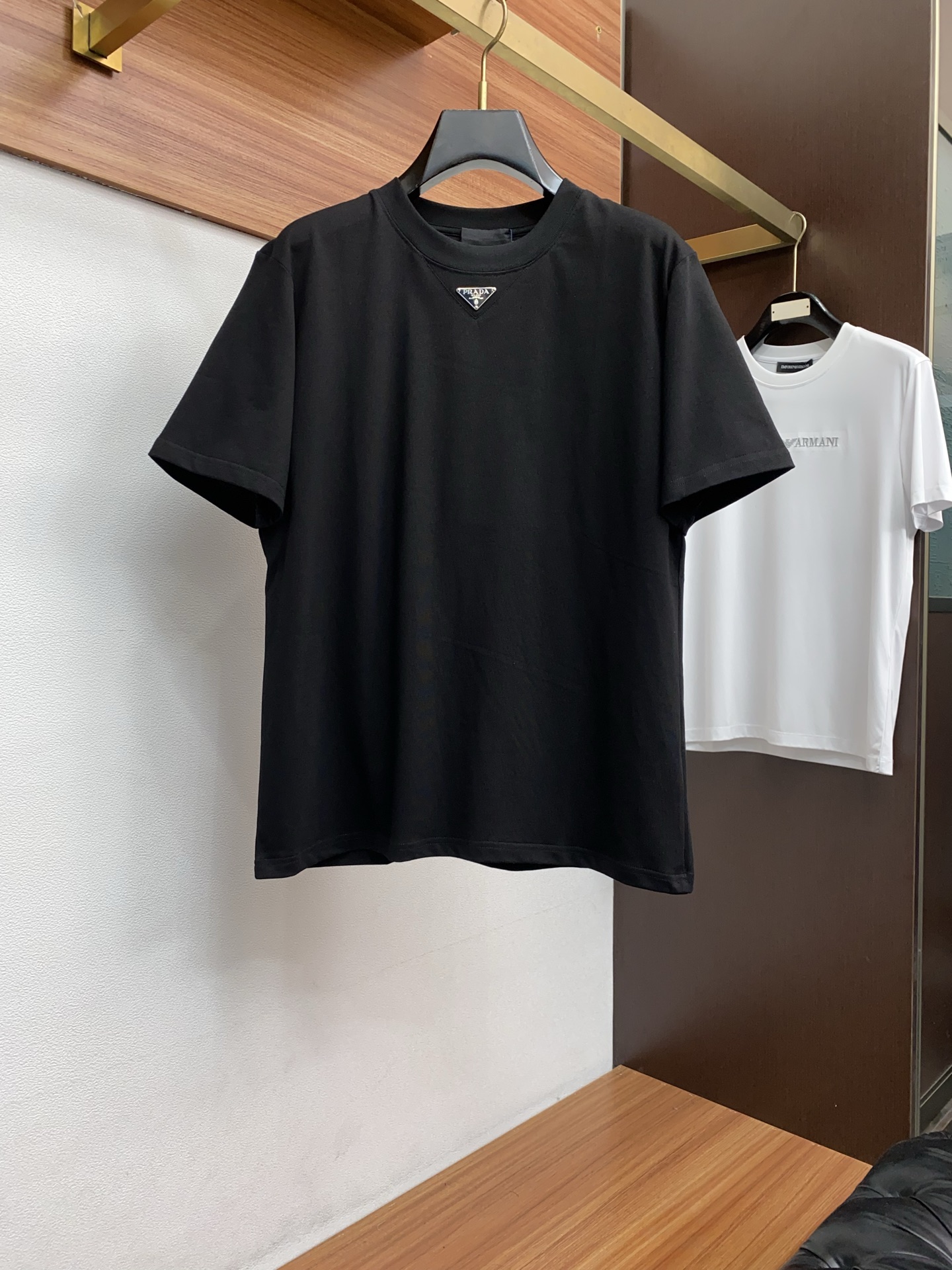 普拉达 26SS春夏新款 纯棉质圆领短袖 男士基础款纯白专柜短袖T恤衫！贸易公司渠道稀出，同步官网发售！