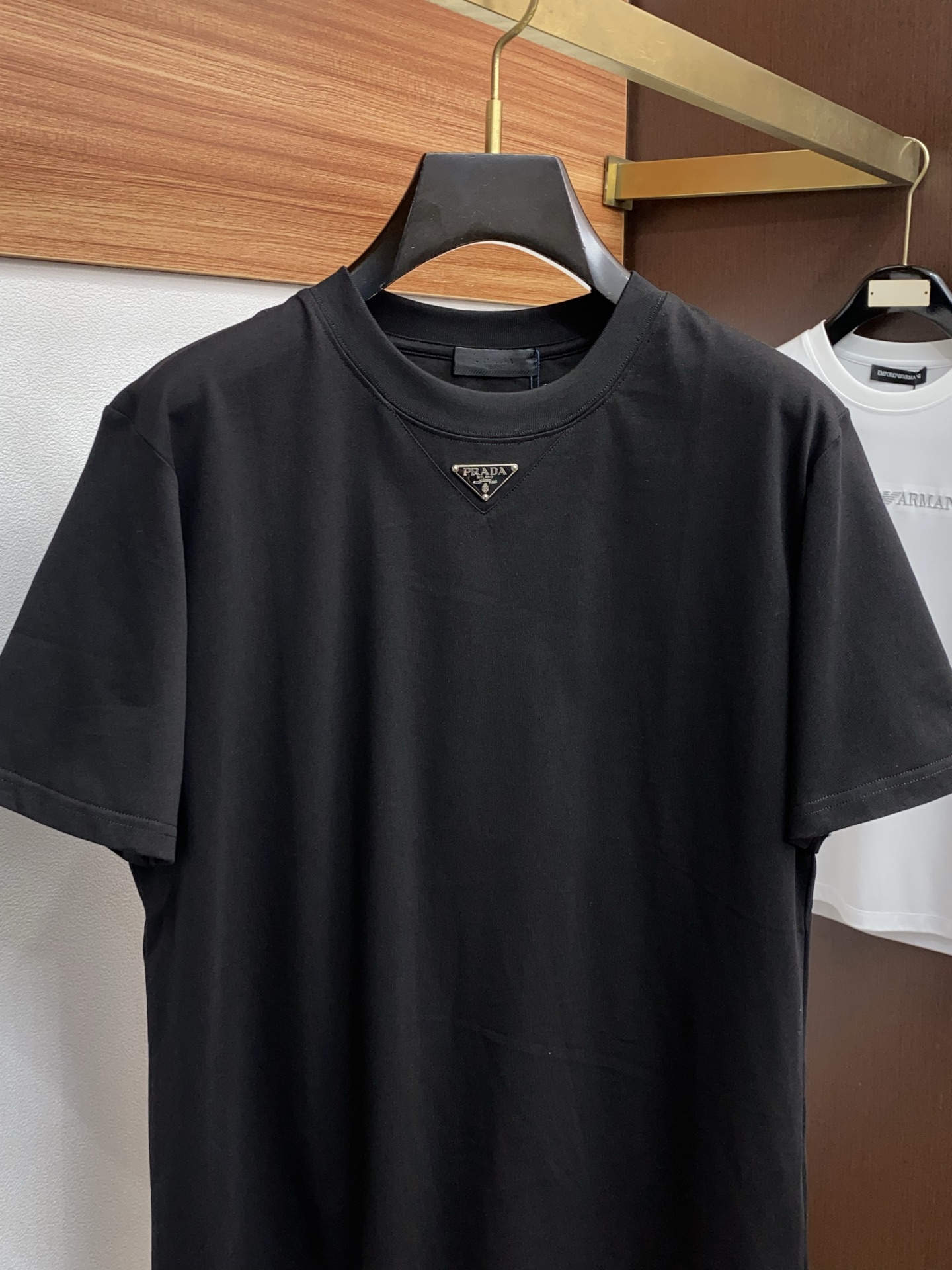 普拉达 26SS春夏新款 纯棉质圆领短袖 男士基础款纯白专柜短袖T恤衫！贸易公司渠道稀出，同步官网发售！