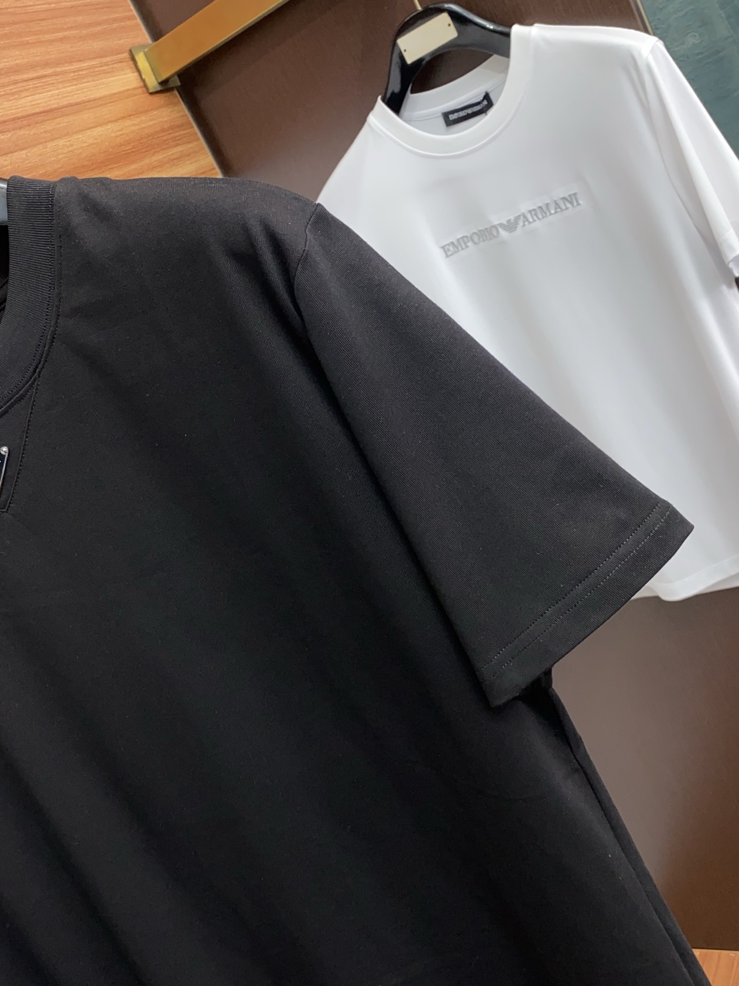 普拉达 26SS春夏新款 纯棉质圆领短袖 男士基础款纯白专柜短袖T恤衫！贸易公司渠道稀出，同步官网发售！