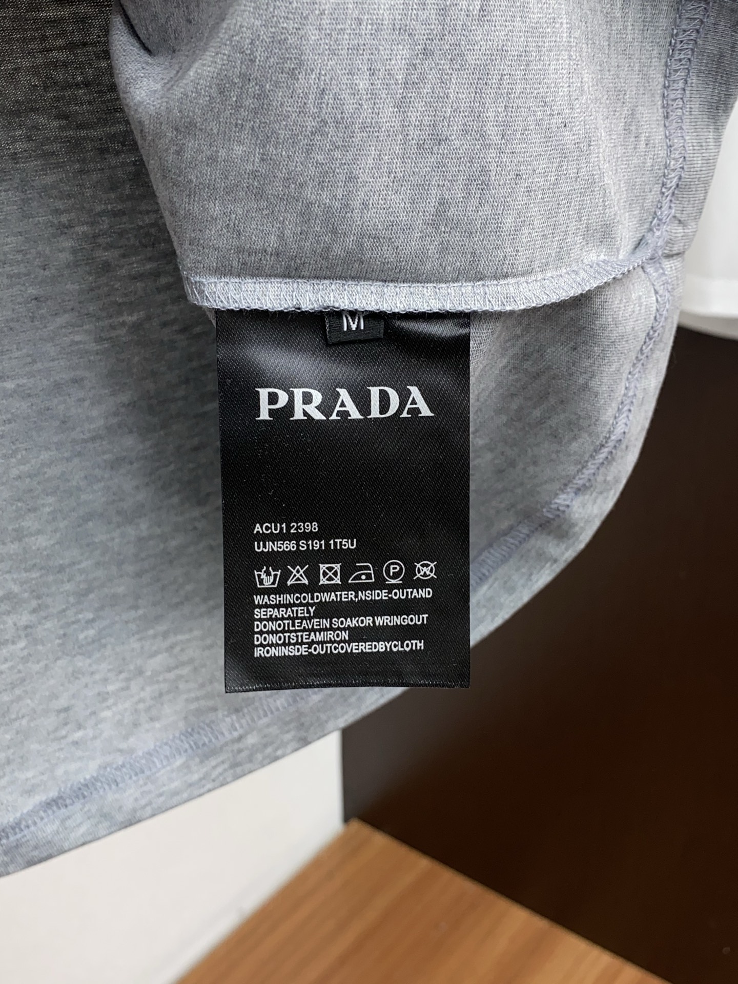 普拉达 26SS春夏新款 纯棉质圆领短袖 男士基础款纯白专柜短袖T恤衫！贸易公司渠道稀出，同步官网发售！