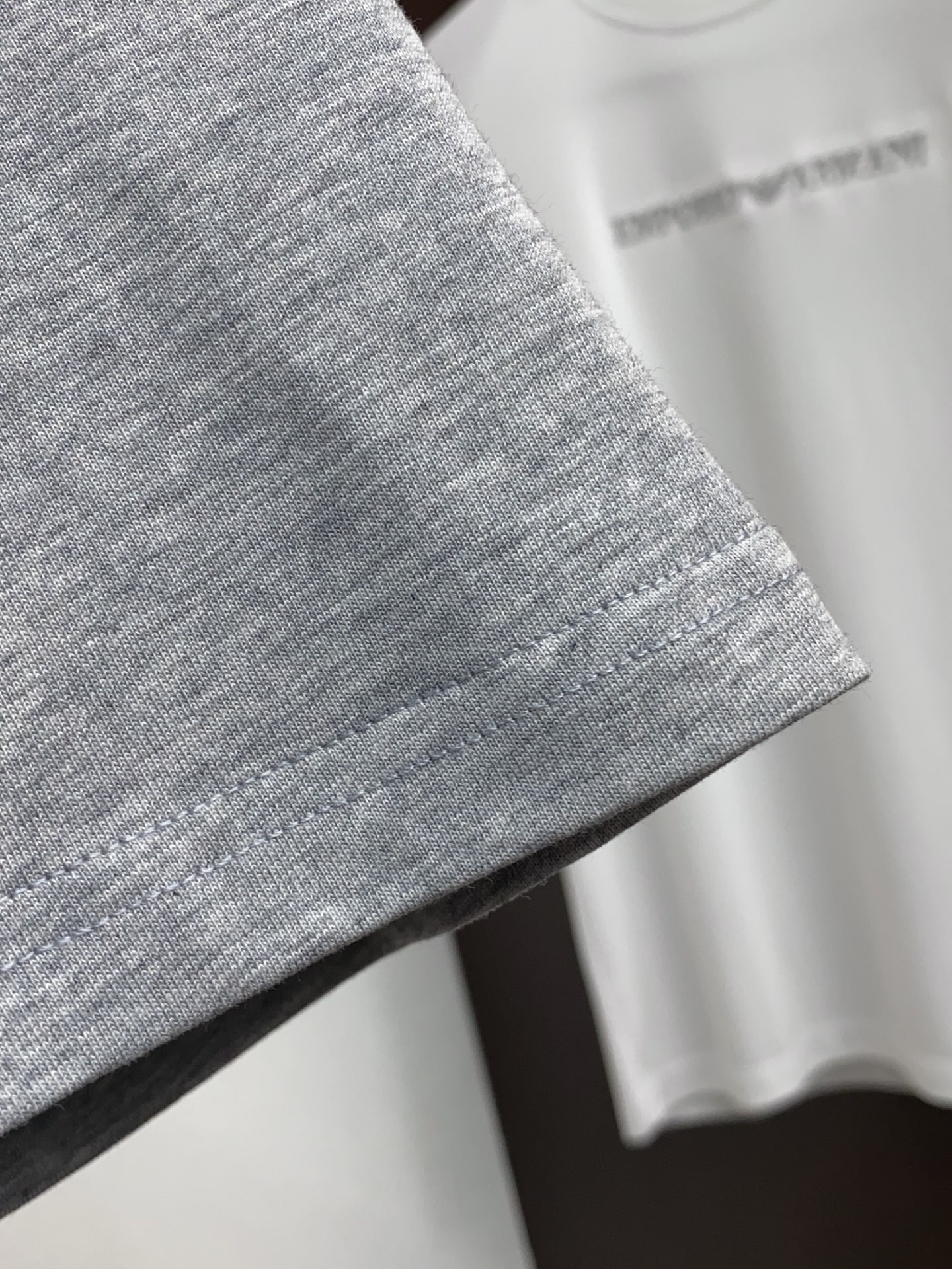 普拉达 26SS春夏新款 纯棉质圆领短袖 男士基础款纯白专柜短袖T恤衫！贸易公司渠道稀出，同步官网发售！