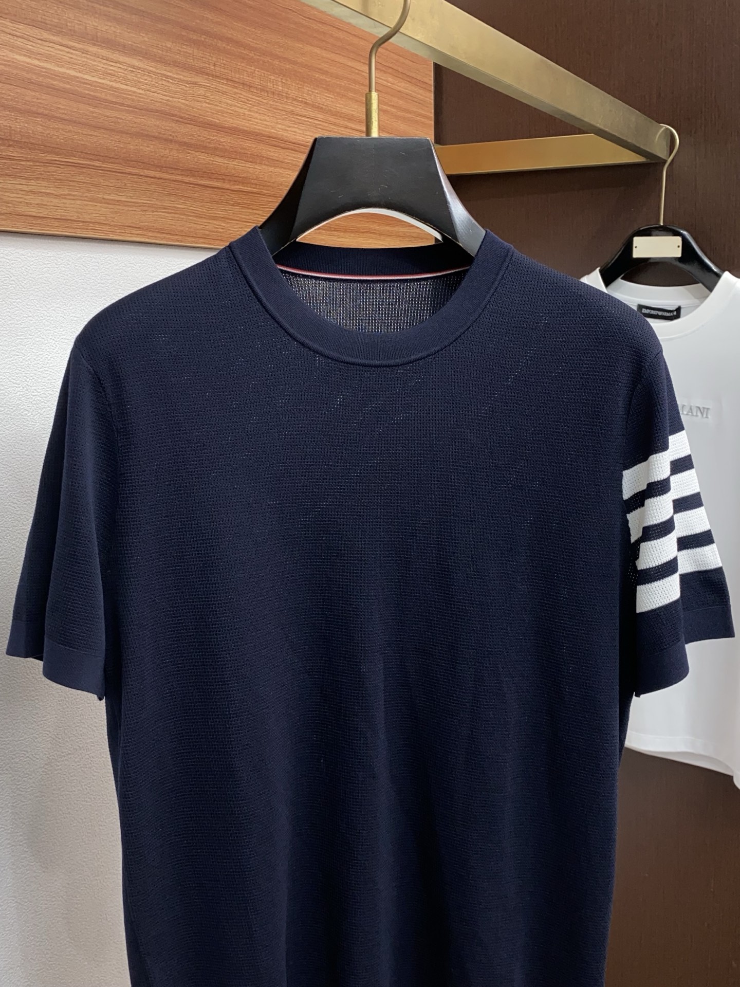 톰브라운 남성 크루넥 반팔 셔츠 상세 이미지 2