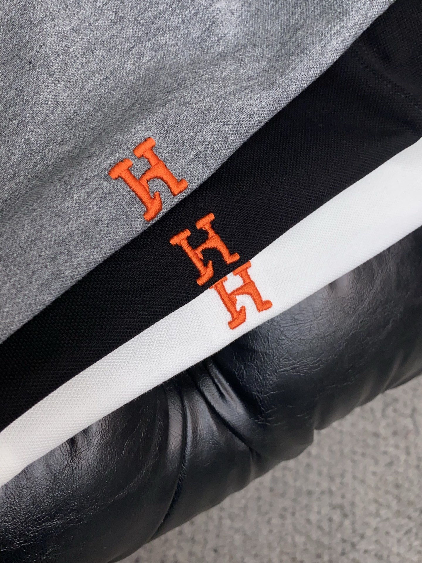 普拉达 2026s经典时尚翻领 Polo衫短袖 ，贸易公司渠道订单，简约大气，时尚百搭，品相更是无法挑剔