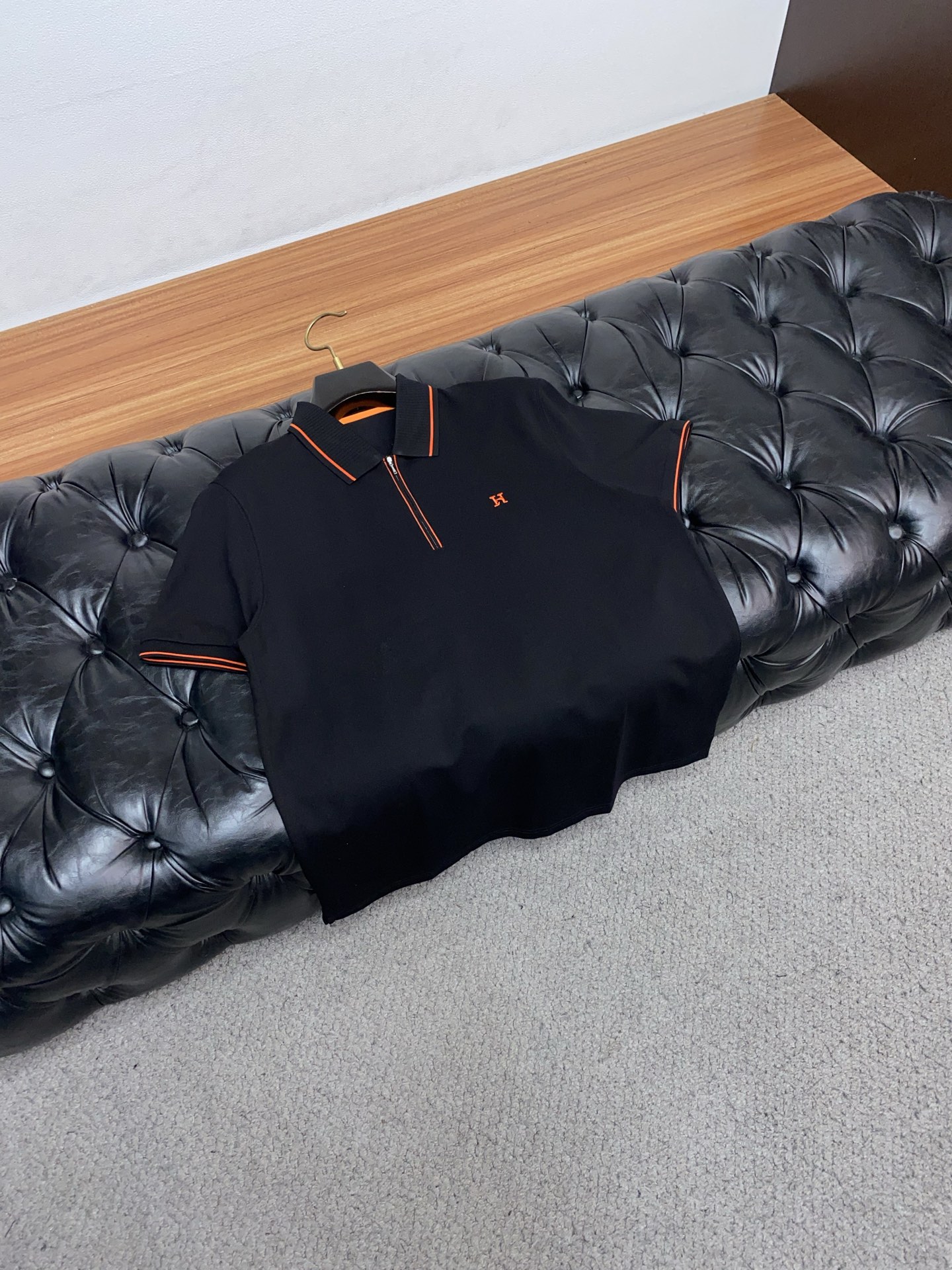 普拉达 2026s经典时尚翻领 Polo衫短袖 ，贸易公司渠道订单，简约大气，时尚百搭，品相更是无法挑剔