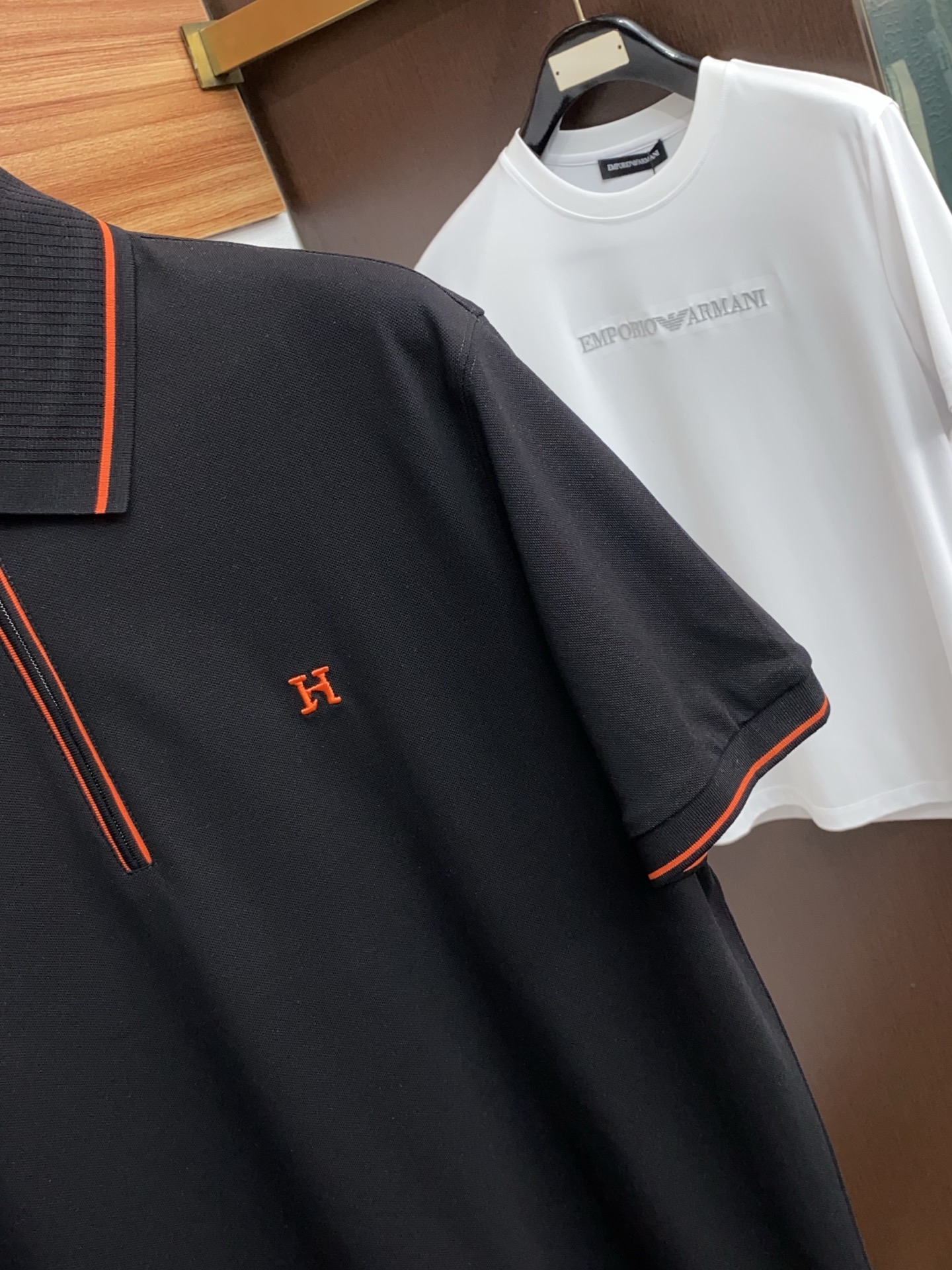 普拉达 2026s经典时尚翻领 Polo衫短袖 ，贸易公司渠道订单，简约大气，时尚百搭，品相更是无法挑剔