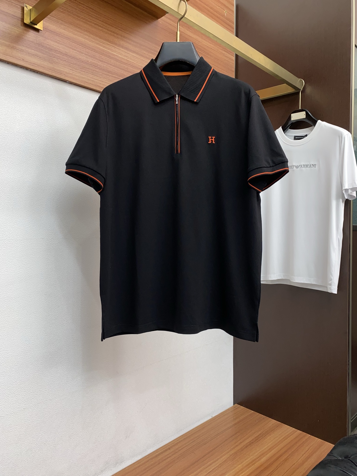 普拉达 2026s经典时尚翻领 Polo衫短袖 ，贸易公司渠道订单，简约大气，时尚百搭，品相更是无法挑剔