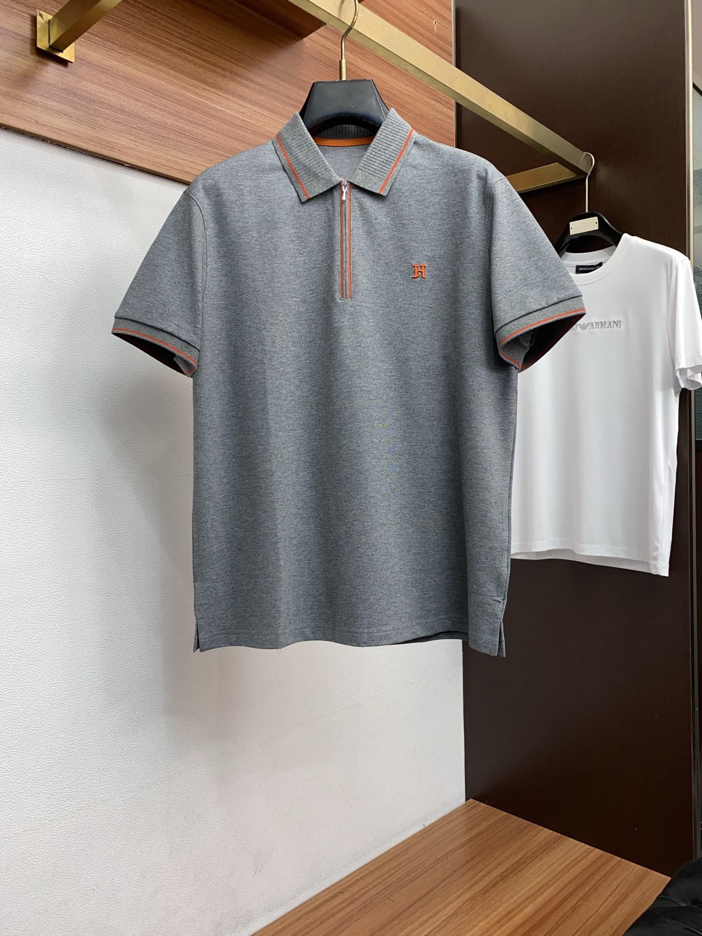 普拉达 2026s经典时尚翻领 Polo衫短袖 ，贸易公司渠道订单，简约大气，时尚百搭，品相更是无法挑剔