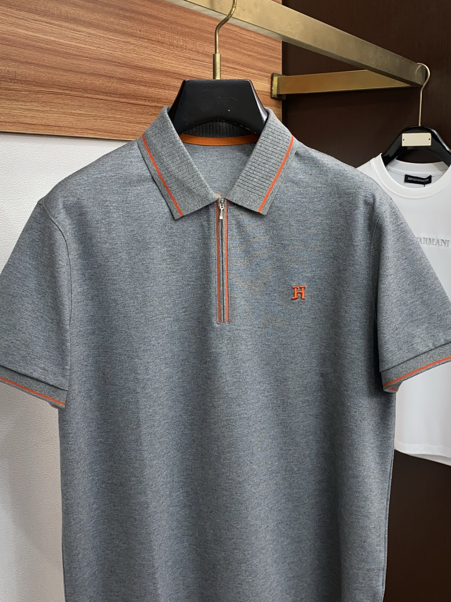 普拉达 2026s经典时尚翻领 Polo衫短袖 ，贸易公司渠道订单，简约大气，时尚百搭，品相更是无法挑剔