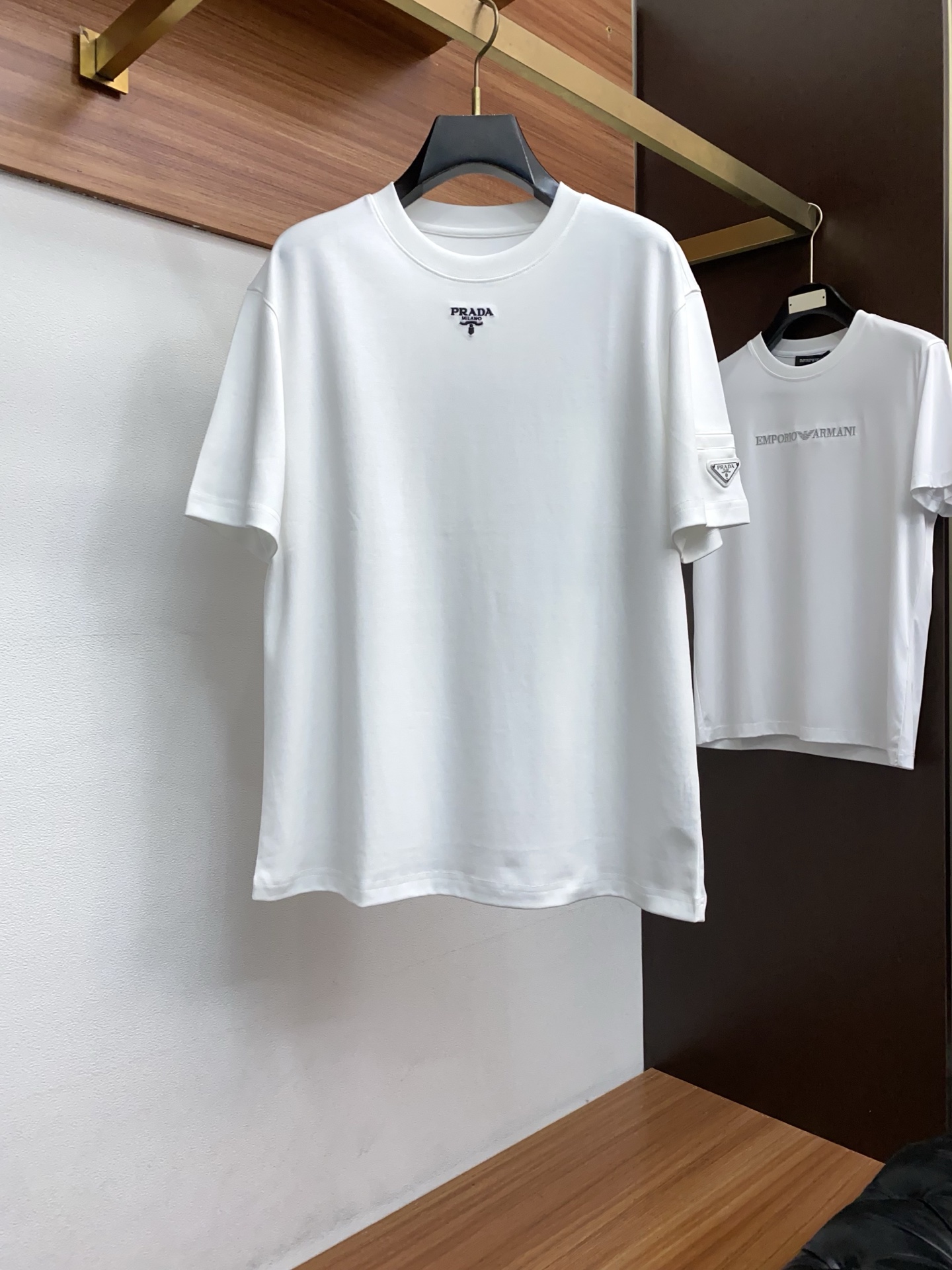 🌾 普拉达 2026新款AW新品，时尚休闲打短袖 专柜同步有售，定制长绒棉面料，工艺极度复杂，视觉相当雅