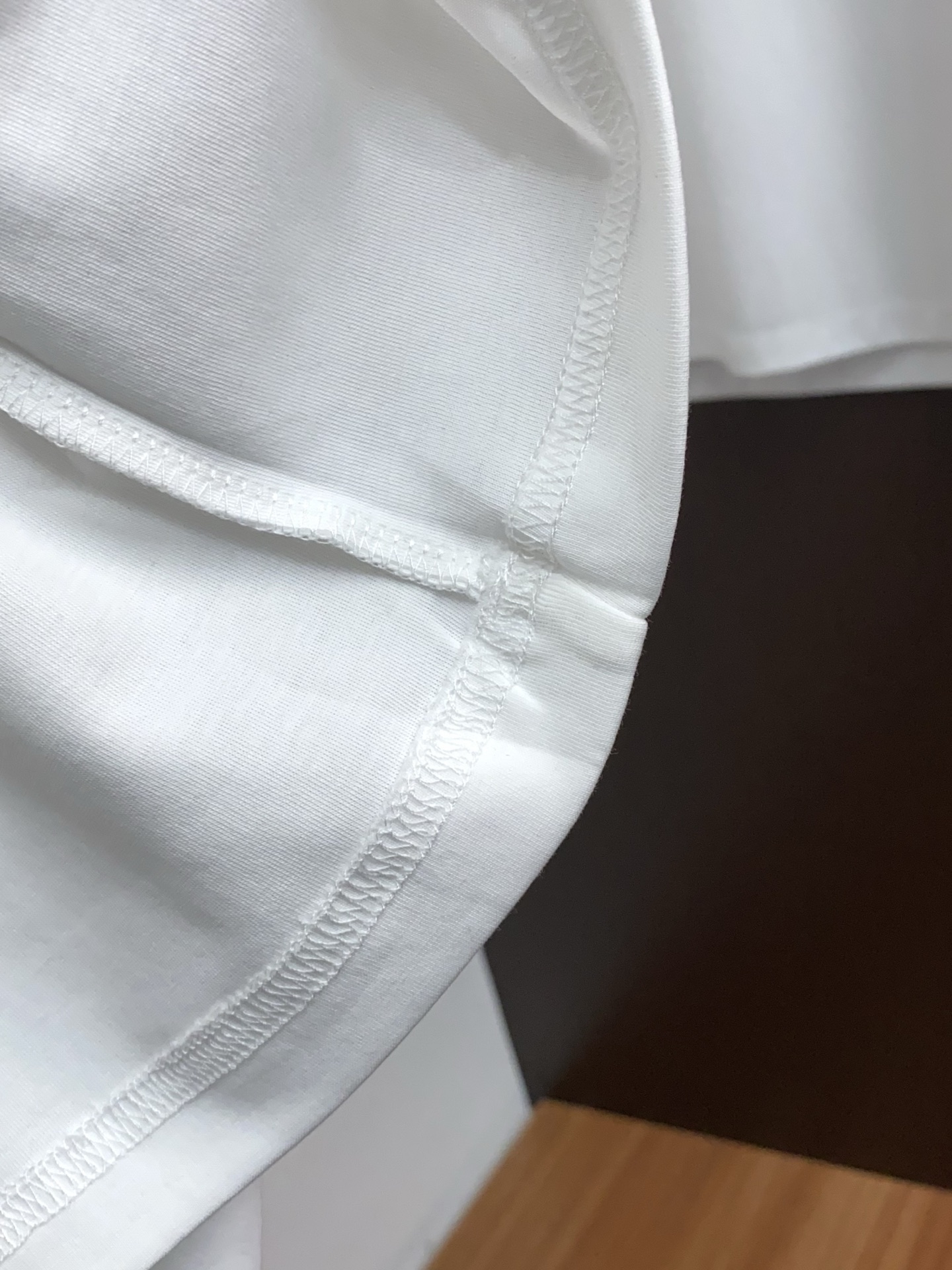 🌾 普拉达 2026新款AW新品，时尚休闲打短袖 专柜同步有售，定制长绒棉面料，工艺极度复杂，视觉相当雅