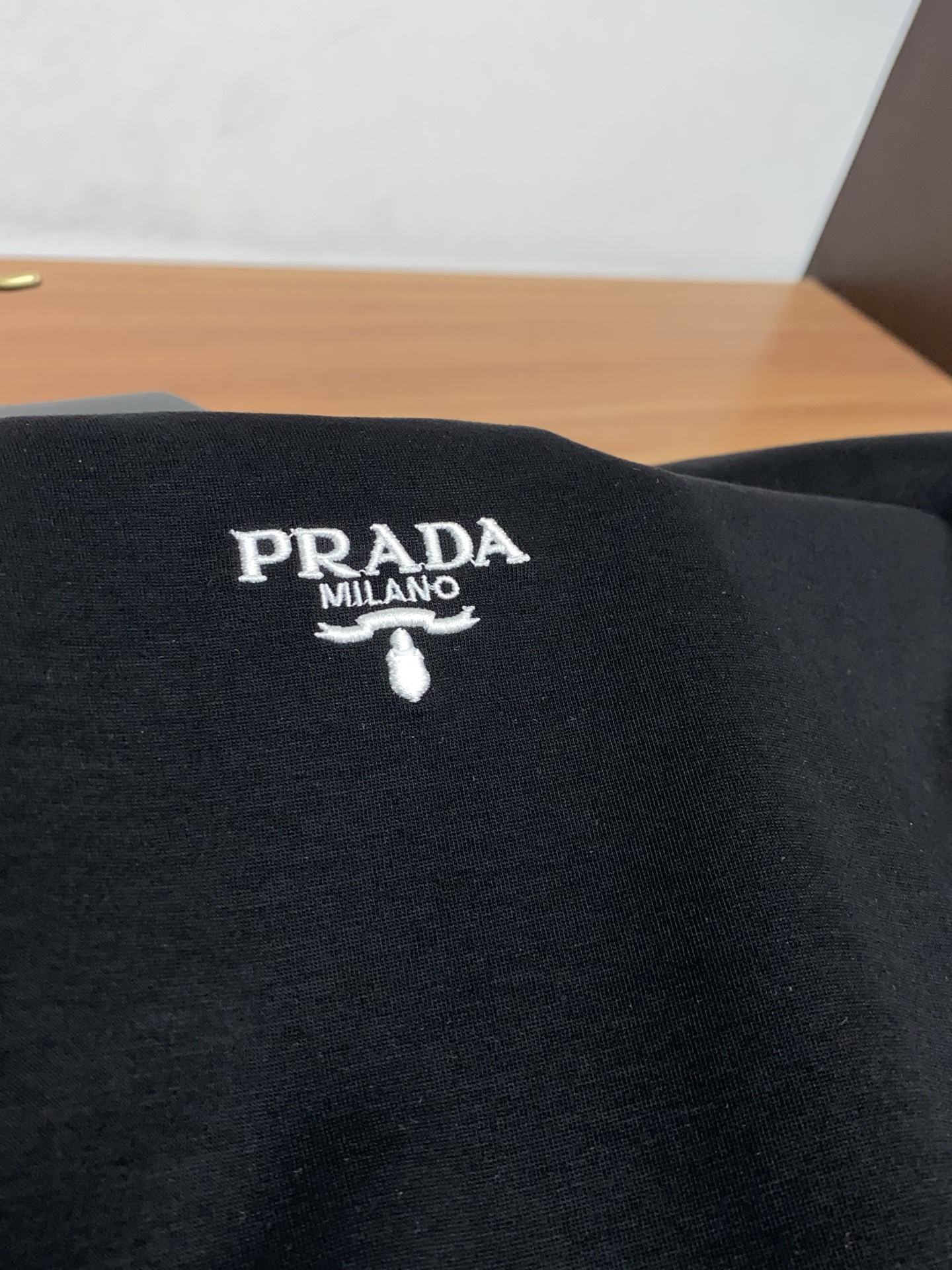 🌾 普拉达 2026新款AW新品，时尚休闲打短袖 专柜同步有售，定制长绒棉面料，工艺极度复杂，视觉相当雅