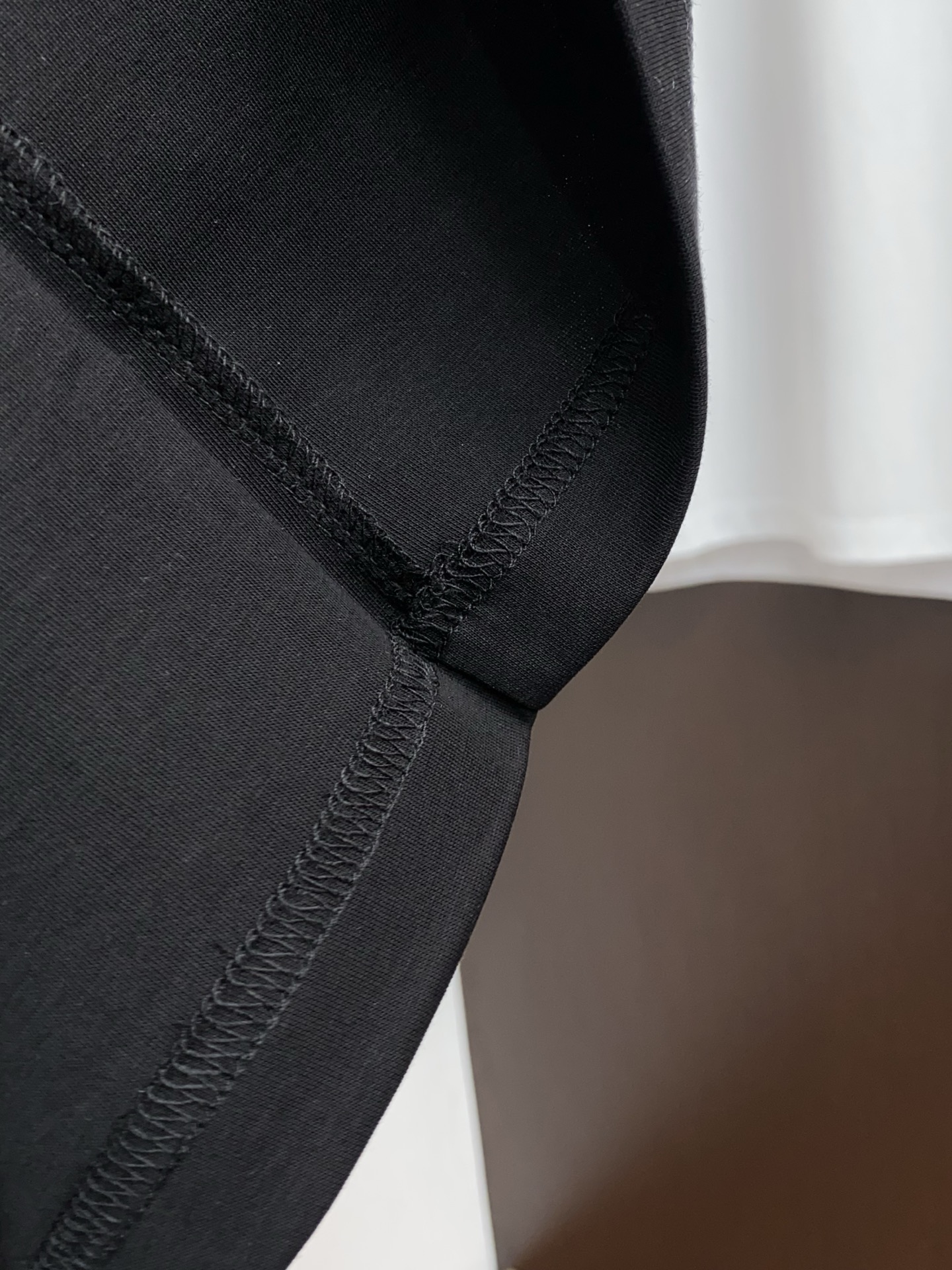 🌾 普拉达 2026新款AW新品，时尚休闲打短袖 专柜同步有售，定制长绒棉面料，工艺极度复杂，视觉相当雅