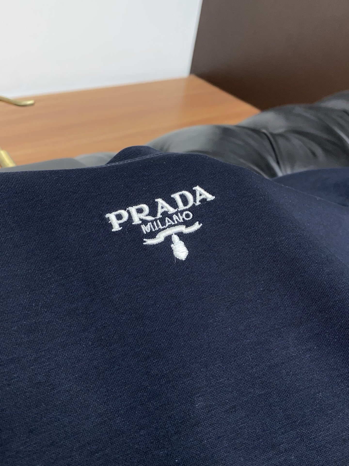 🌾 普拉达 2026新款AW新品，时尚休闲打短袖 专柜同步有售，定制长绒棉面料，工艺极度复杂，视觉相当雅