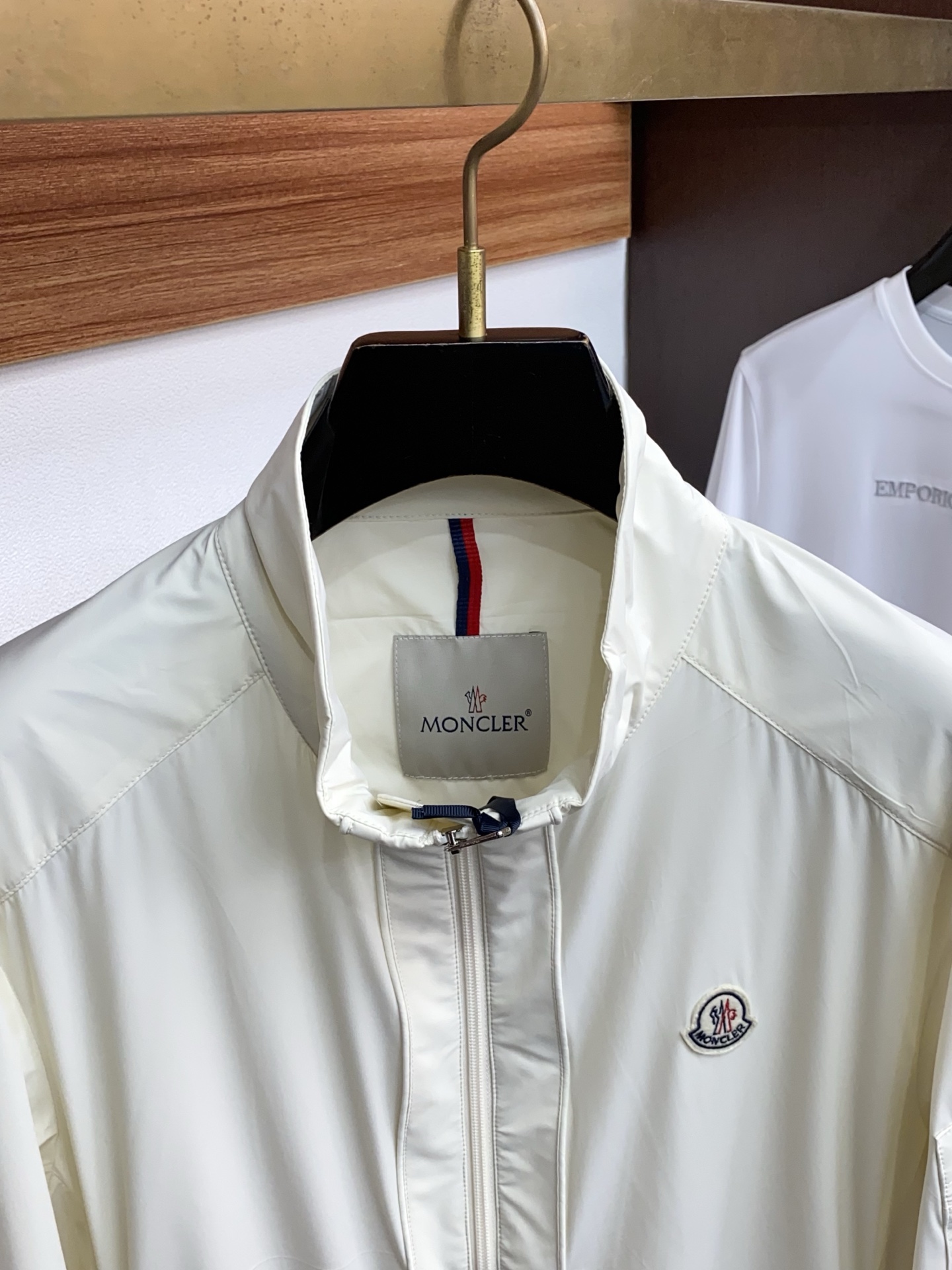 蒙口 2026春夏新款男士休闲定制夹克外套。穿上简约干练的休闲外套，瞬间重回时髦霸气，又是活力满满的状态