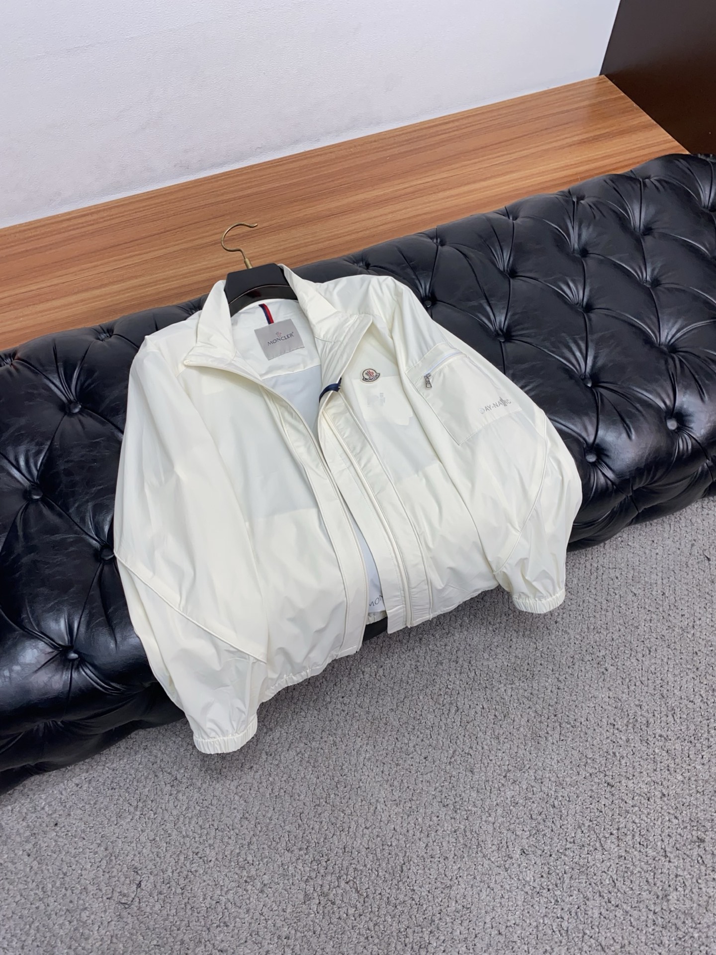 蒙口 2026春夏新款男士休闲定制夹克外套。穿上简约干练的休闲外套，瞬间重回时髦霸气，又是活力满满的状态