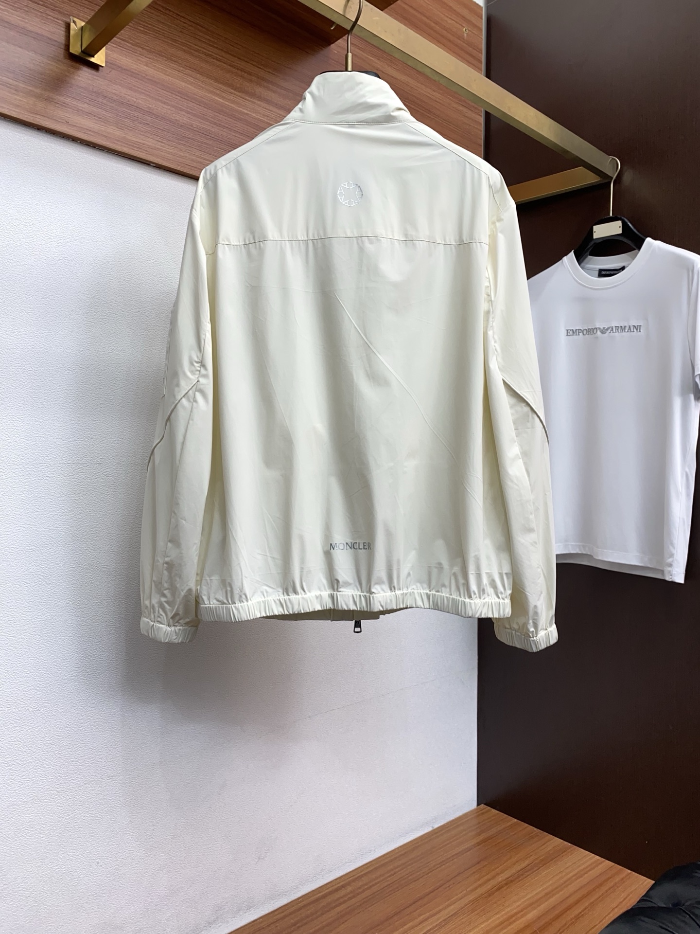 蒙口 2026春夏新款男士休闲定制夹克外套。穿上简约干练的休闲外套，瞬间重回时髦霸气，又是活力满满的状态