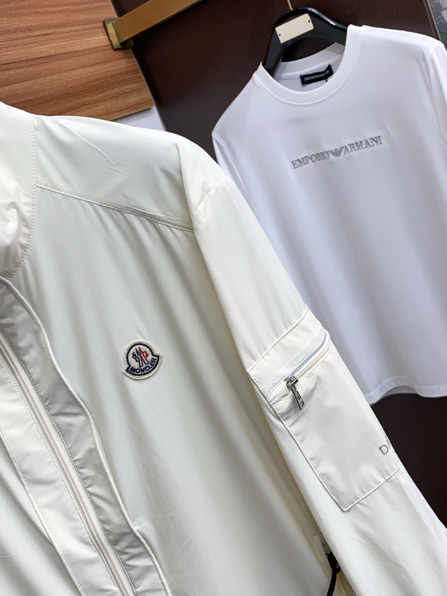 蒙口 2026春夏新款男士休闲定制夹克外套。穿上简约干练的休闲外套，瞬间重回时髦霸气，又是活力满满的状态