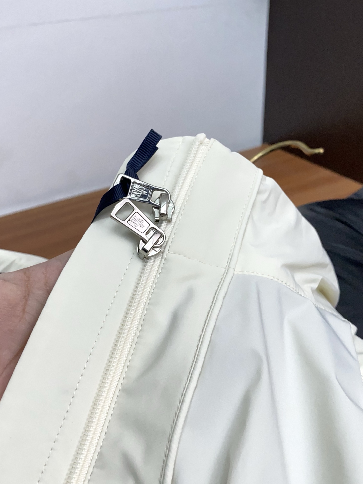 蒙口 2026春夏新款男士休闲定制夹克外套。穿上简约干练的休闲外套，瞬间重回时髦霸气，又是活力满满的状态