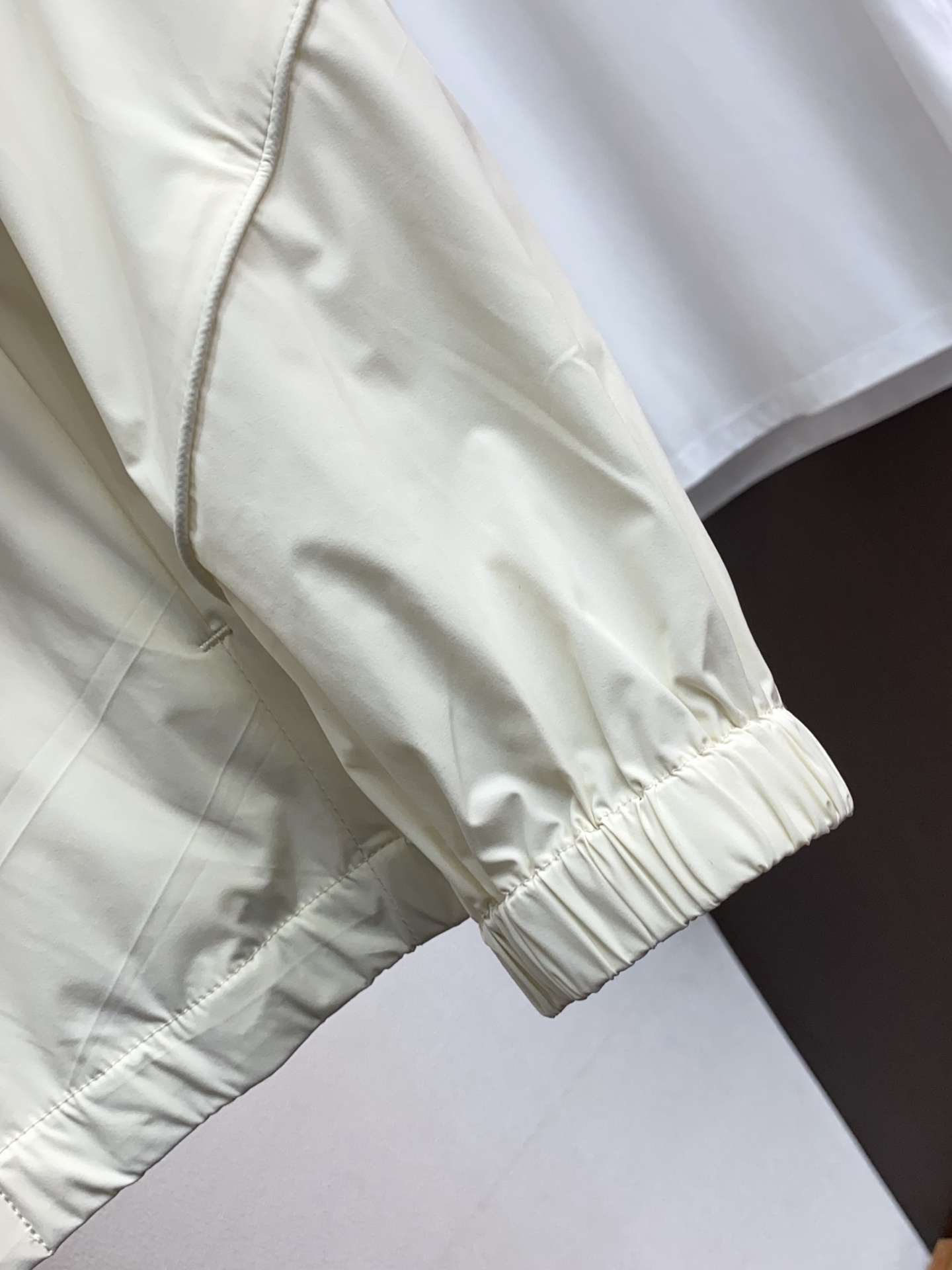 蒙口 2026春夏新款男士休闲定制夹克外套。穿上简约干练的休闲外套，瞬间重回时髦霸气，又是活力满满的状态