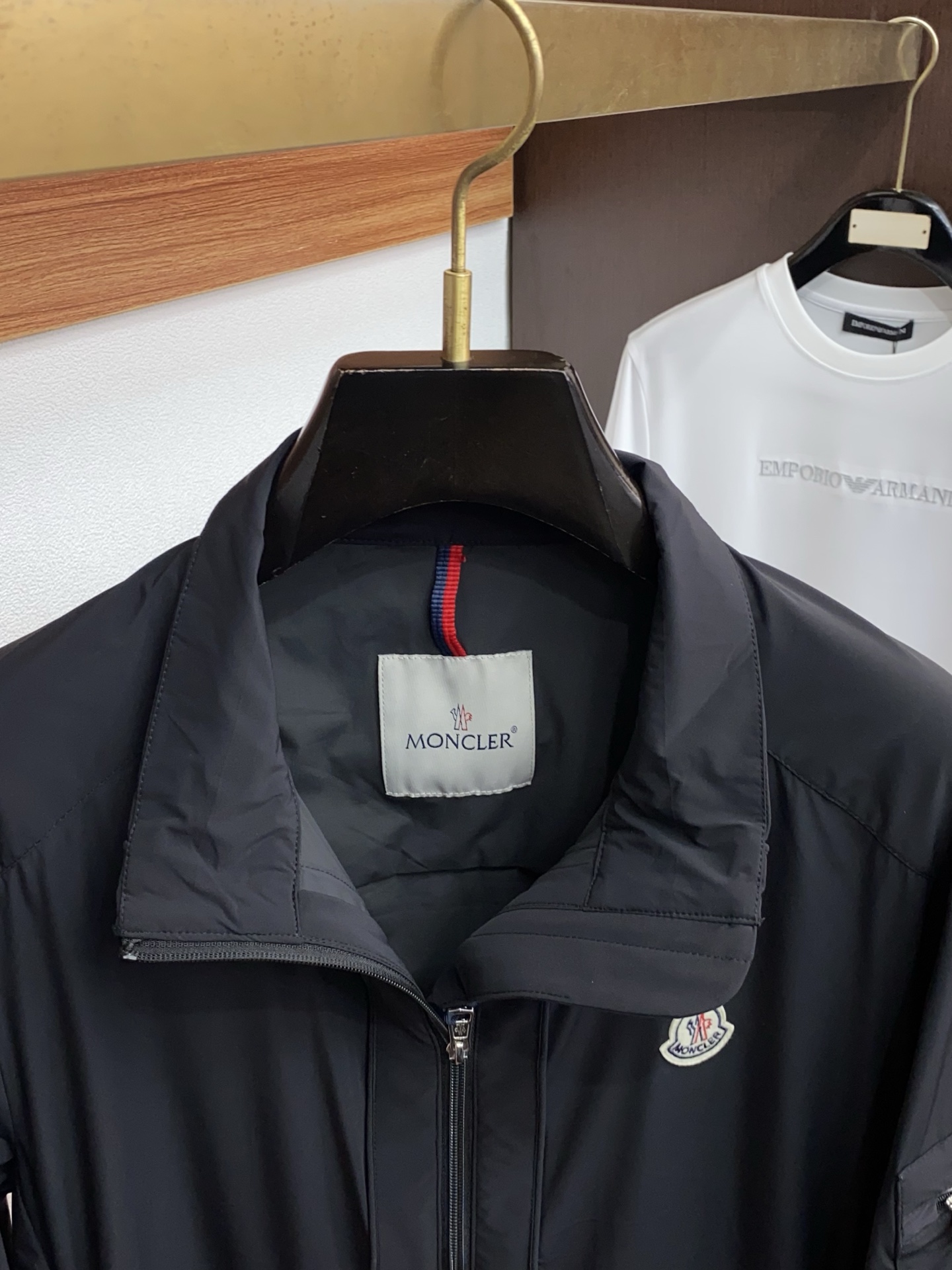 蒙口 2026春夏新款男士休闲定制夹克外套。穿上简约干练的休闲外套，瞬间重回时髦霸气，又是活力满满的状态