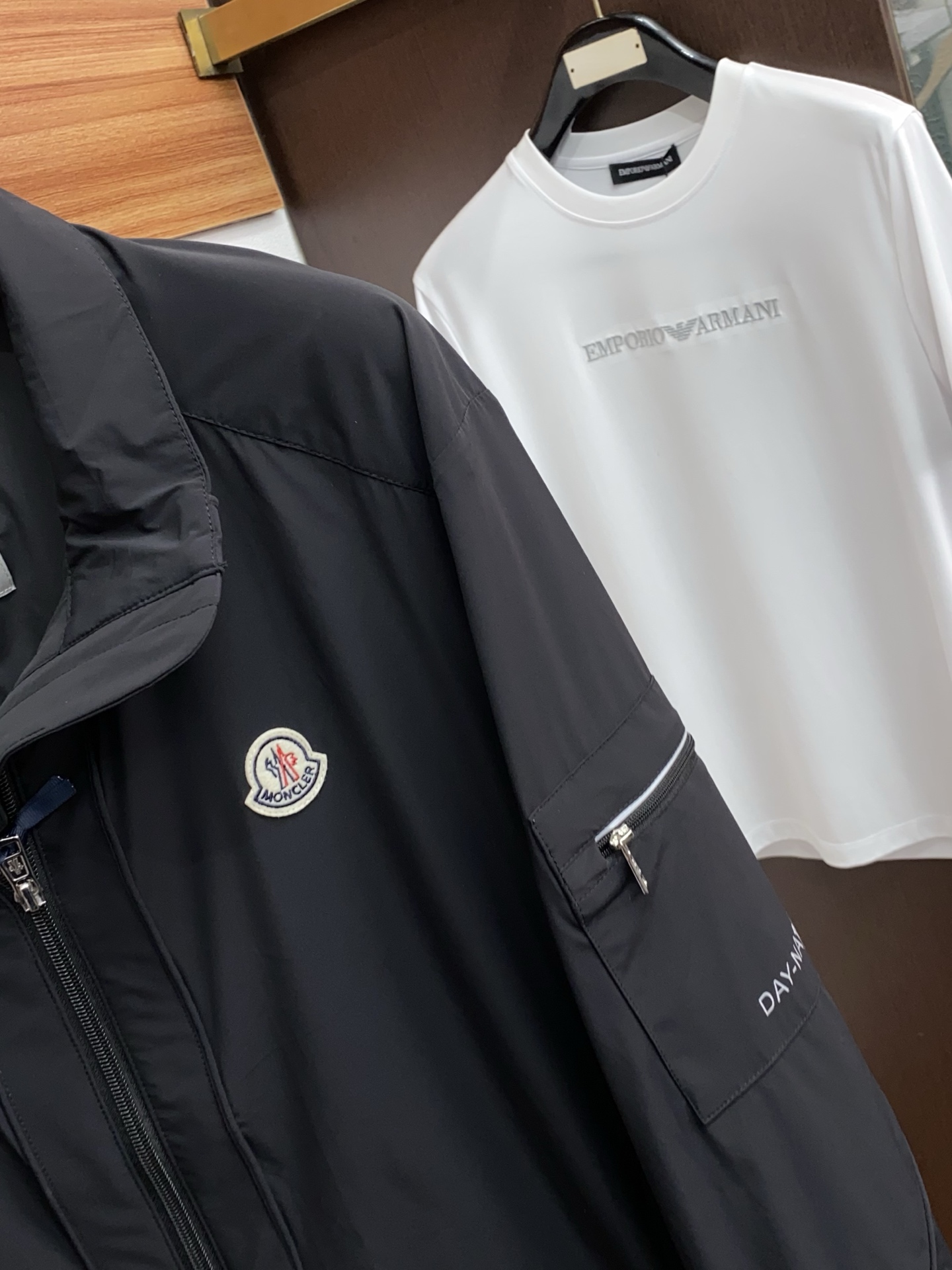 蒙口 2026春夏新款男士休闲定制夹克外套。穿上简约干练的休闲外套，瞬间重回时髦霸气，又是活力满满的状态