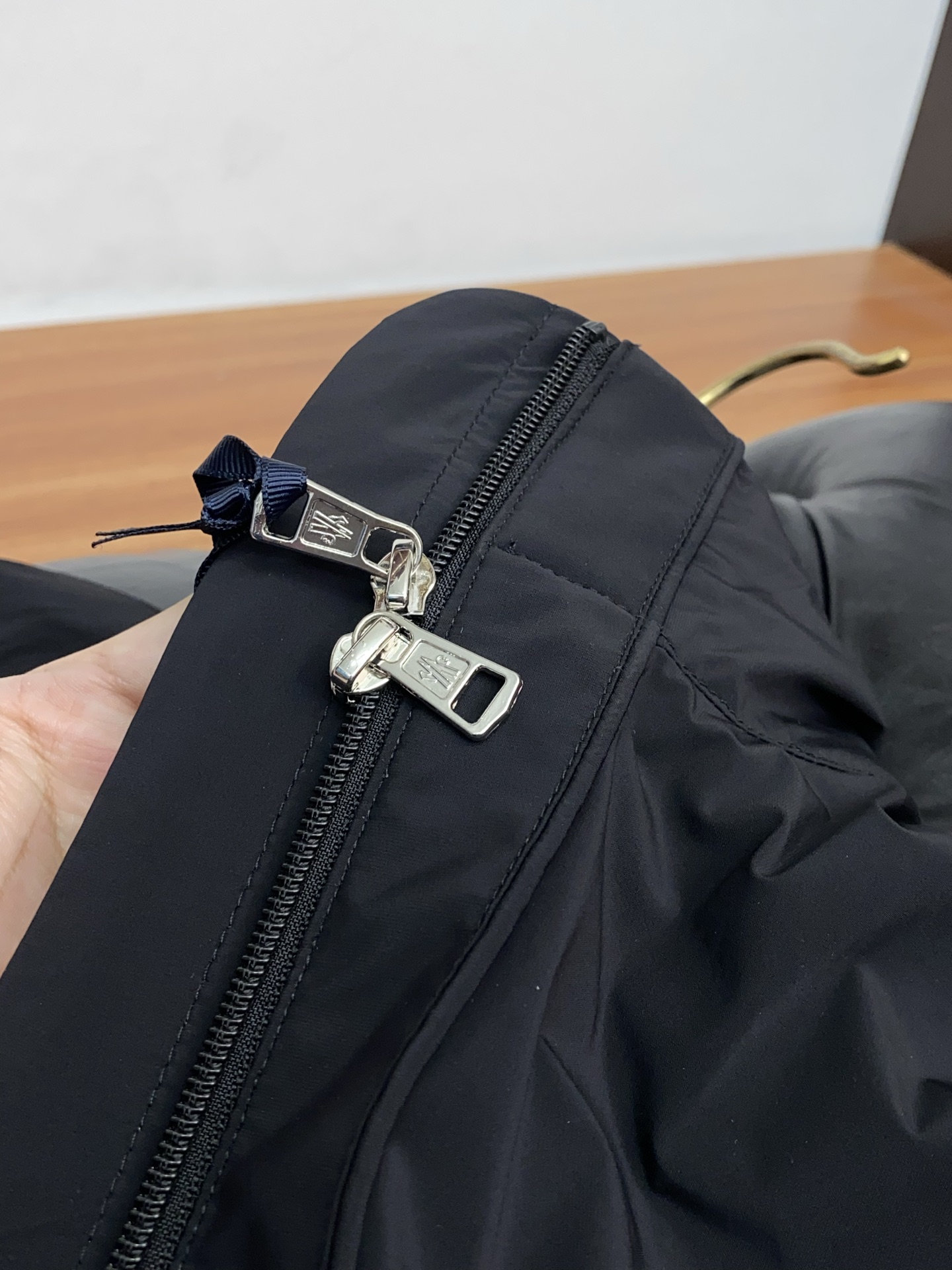 蒙口 2026春夏新款男士休闲定制夹克外套。穿上简约干练的休闲外套，瞬间重回时髦霸气，又是活力满满的状态