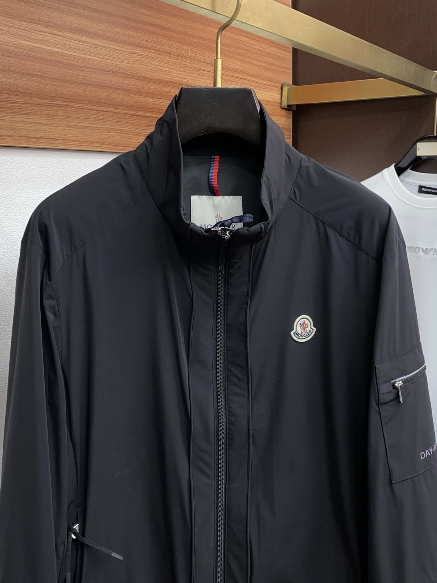 蒙口 2026春夏新款男士休闲定制夹克外套。穿上简约干练的休闲外套，瞬间重回时髦霸气，又是活力满满的状态