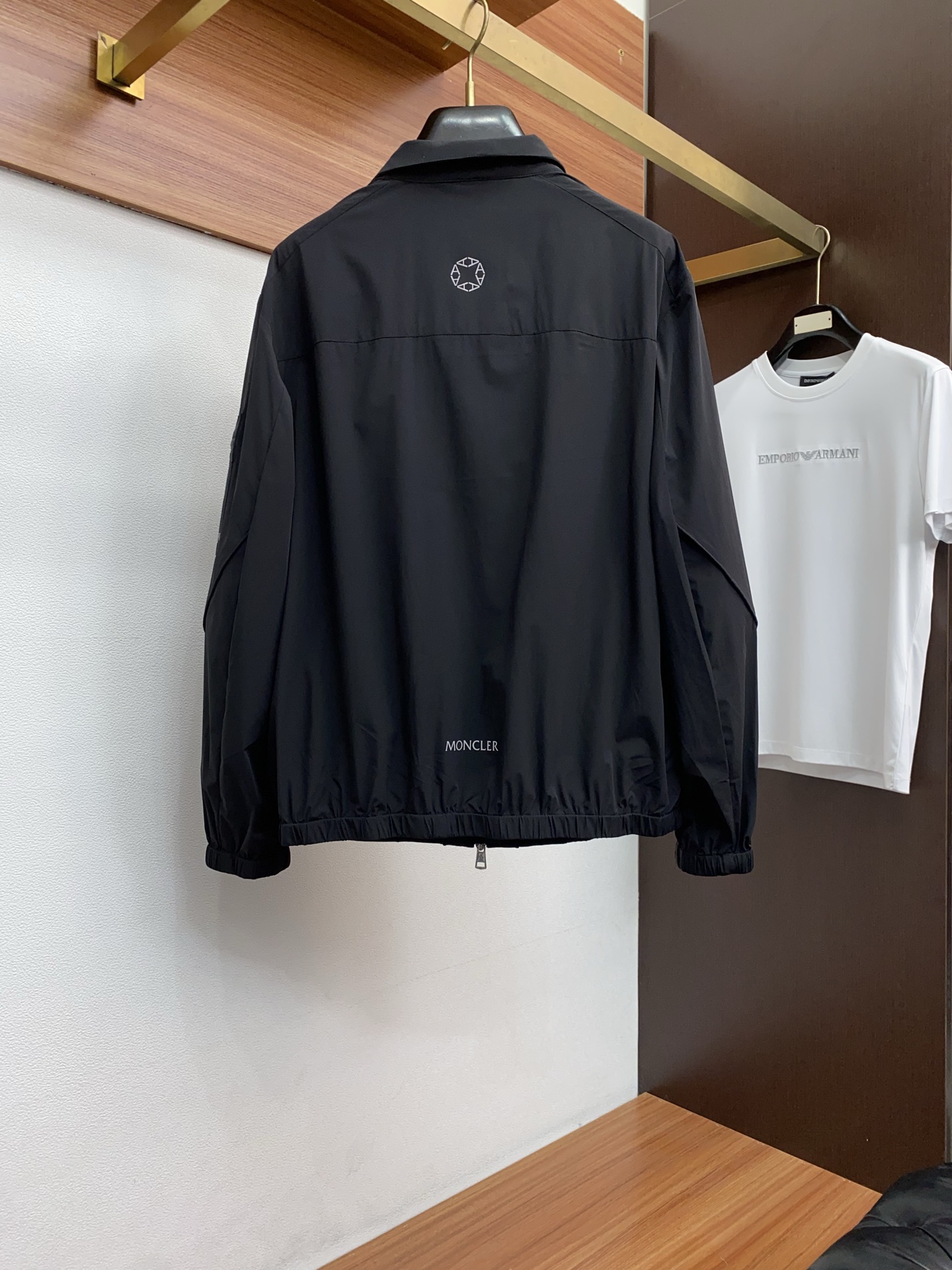 蒙口 2026春夏新款男士休闲定制夹克外套。穿上简约干练的休闲外套，瞬间重回时髦霸气，又是活力满满的状态