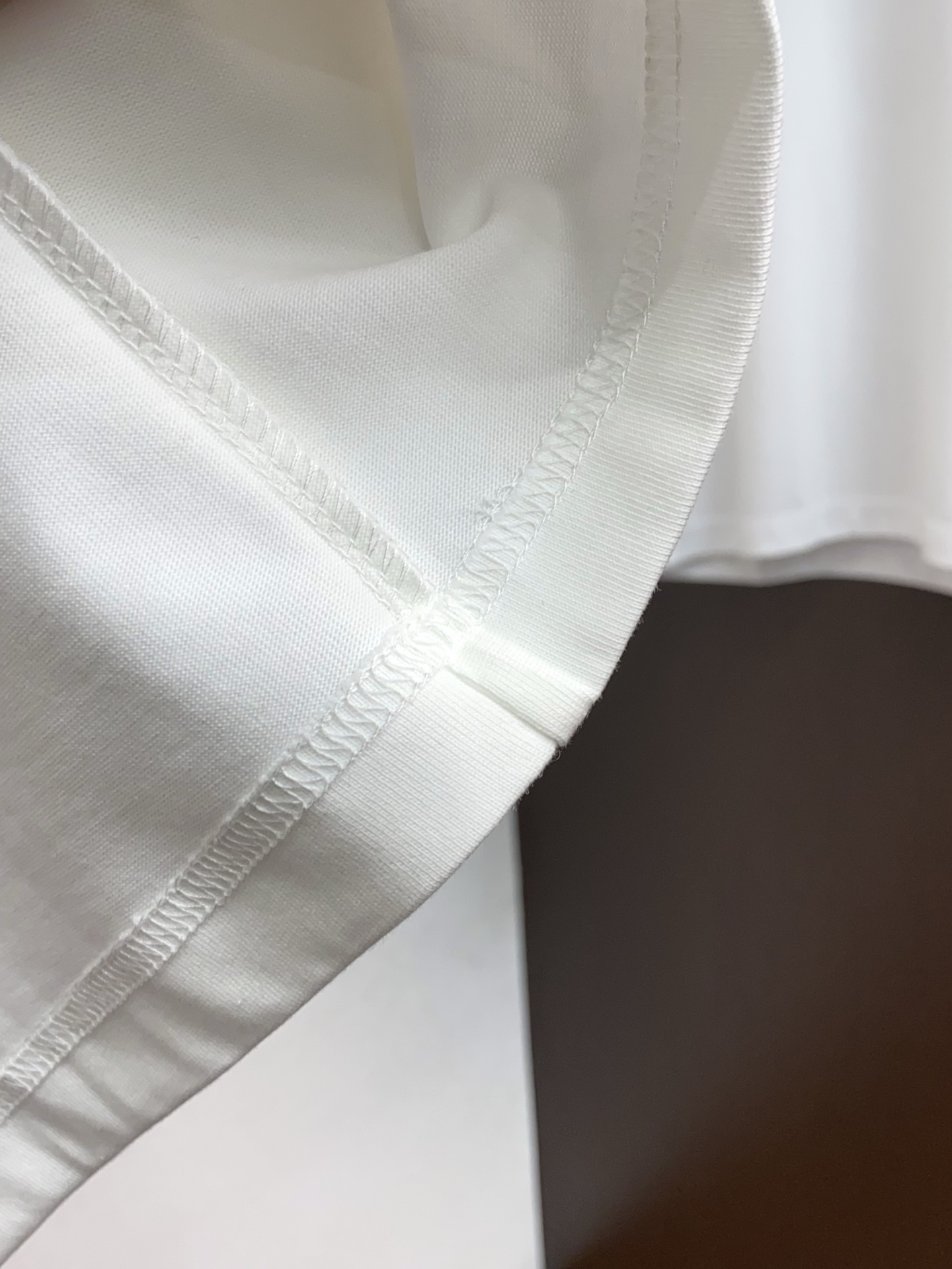 迪奥 2026新款AW新品，时尚休闲打短袖 专柜同步有售，定制长绒棉面料，工艺极度复杂，视觉相当雅致时髦