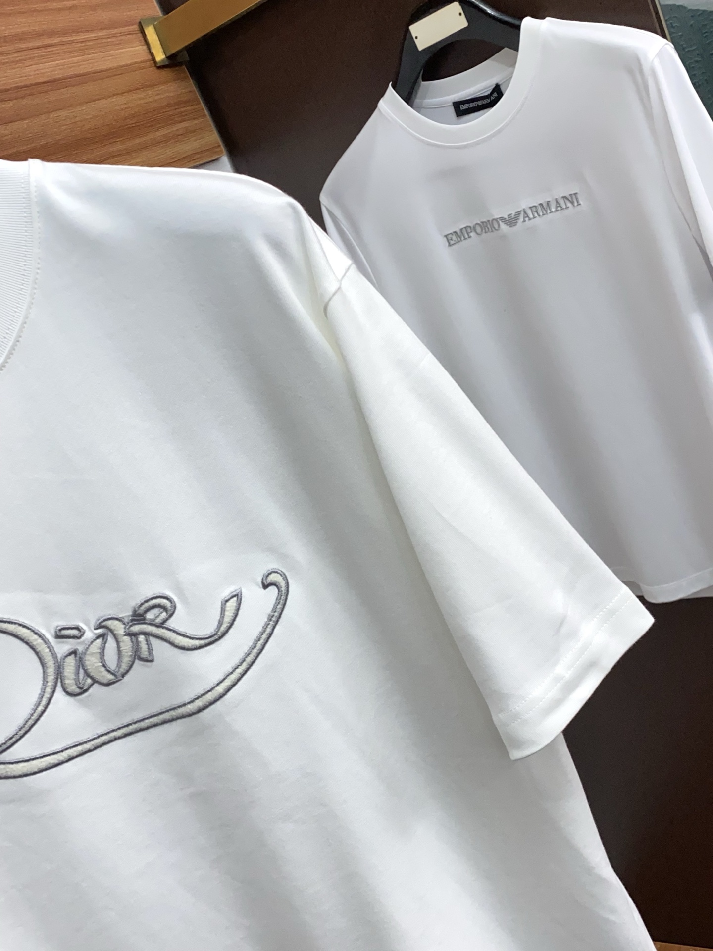 迪奥 2026新款AW新品，时尚休闲打短袖 专柜同步有售，定制长绒棉面料，工艺极度复杂，视觉相当雅致时髦