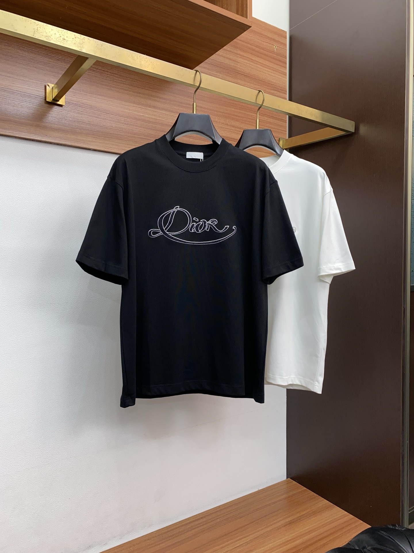 迪奥 2026新款AW新品，时尚休闲打短袖 专柜同步有售，定制长绒棉面料，工艺极度复杂，视觉相当雅致时髦