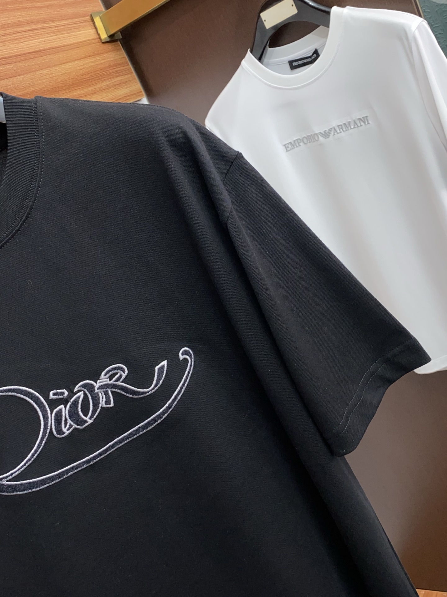 迪奥 2026新款AW新品，时尚休闲打短袖 专柜同步有售，定制长绒棉面料，工艺极度复杂，视觉相当雅致时髦