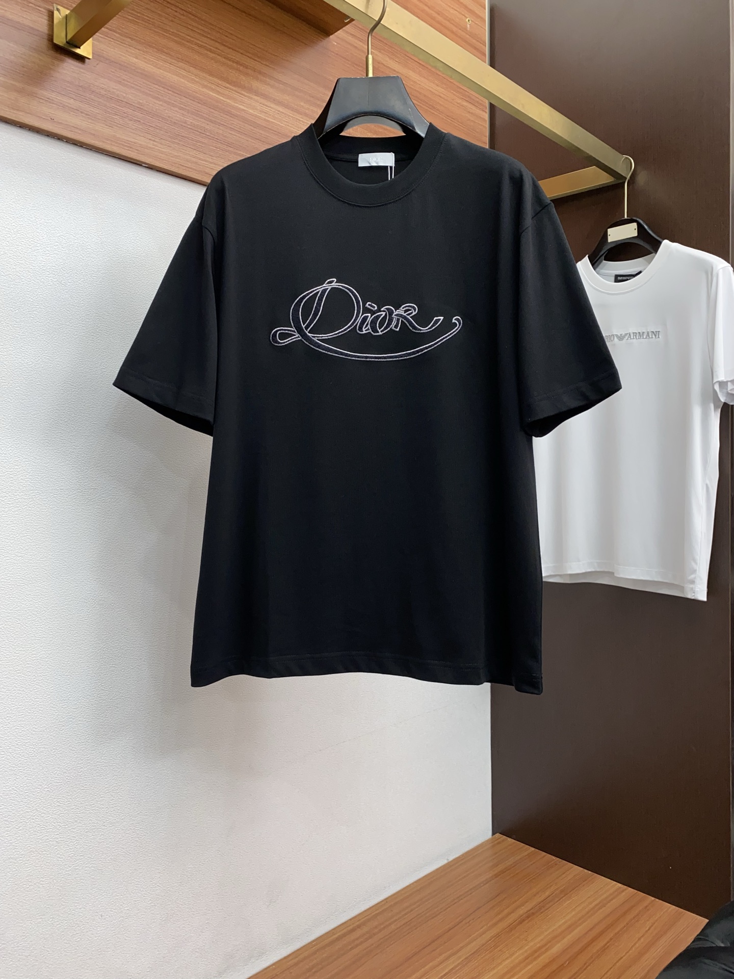 迪奥 2026新款AW新品，时尚休闲打短袖 专柜同步有售，定制长绒棉面料，工艺极度复杂，视觉相当雅致时髦