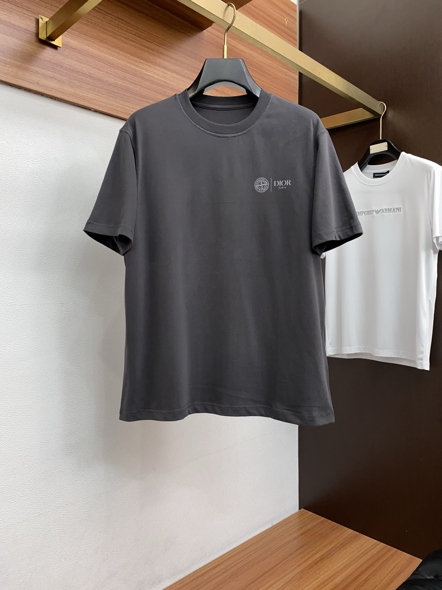 迪奥 2026新款AW新品，时尚休闲打短袖 专柜同步有售，定制长绒棉面料，工艺极度复杂，视觉相当雅致时髦