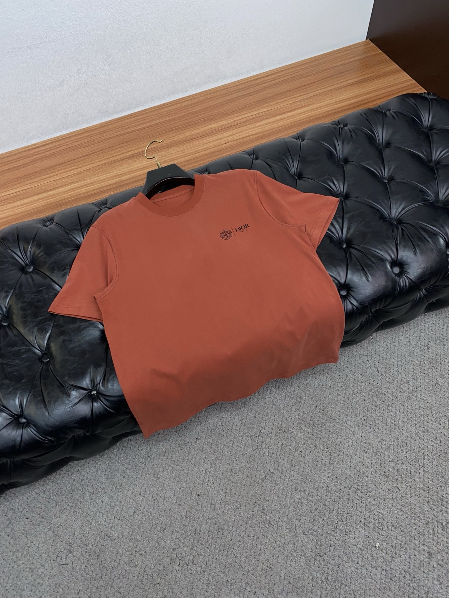 迪奥 2026新款AW新品，时尚休闲打短袖 专柜同步有售，定制长绒棉面料，工艺极度复杂，视觉相当雅致时髦