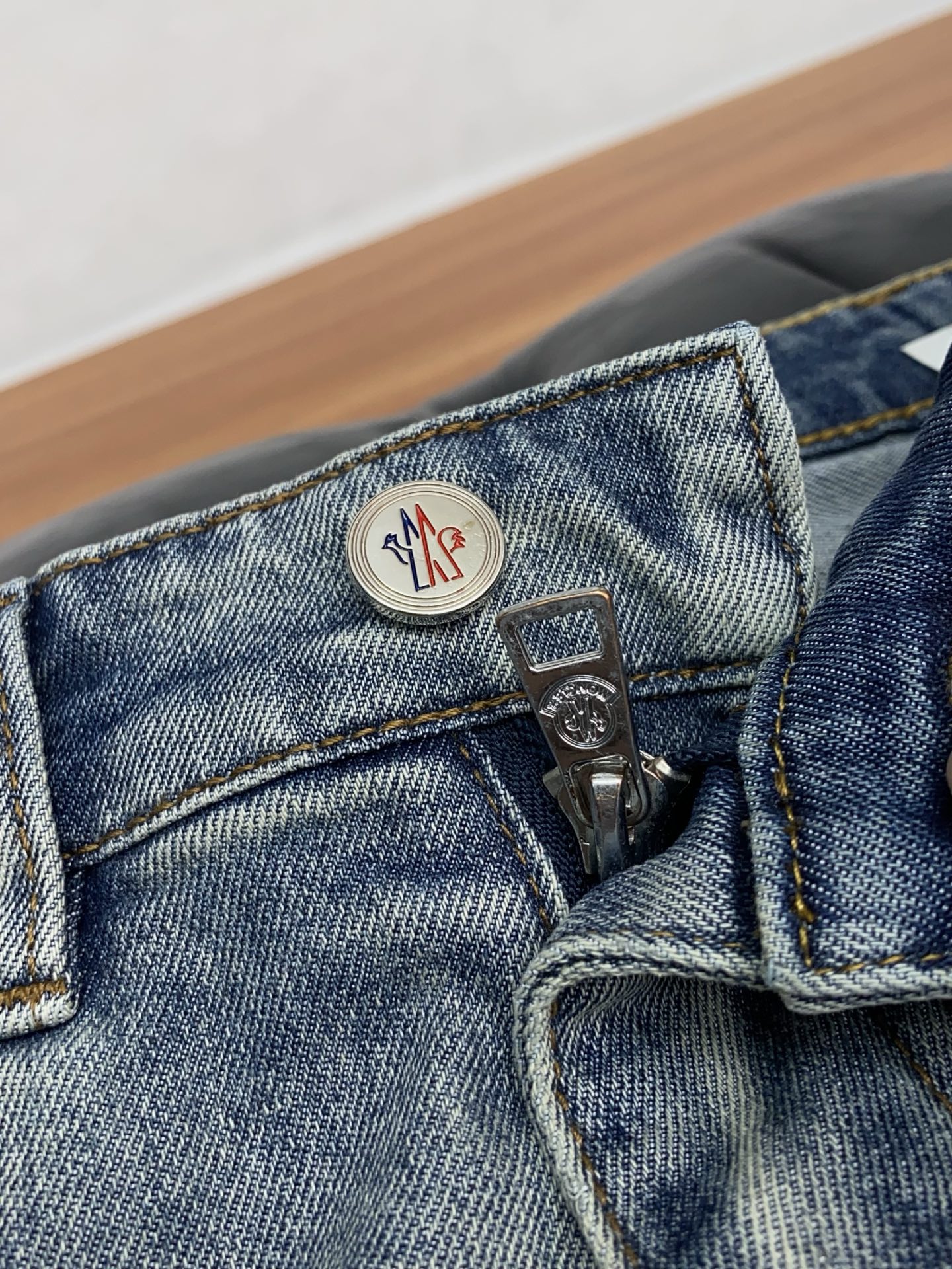 蒙口 2026ss春夏新款修身小直筒牛仔裤 完美洗水工艺 定制顶级五金logo 独家定制微弹面料 码数2