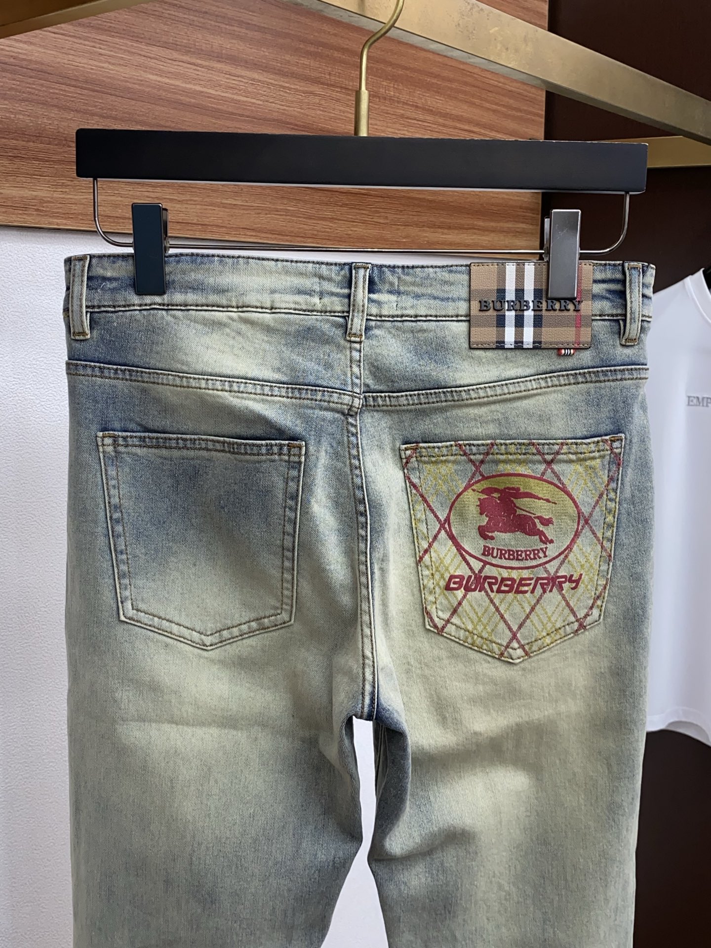 巴宝莉 2026ss春夏新款修身小直筒牛仔裤 完美洗水工艺 定制顶级五金logo 独家定制微弹面料 码数