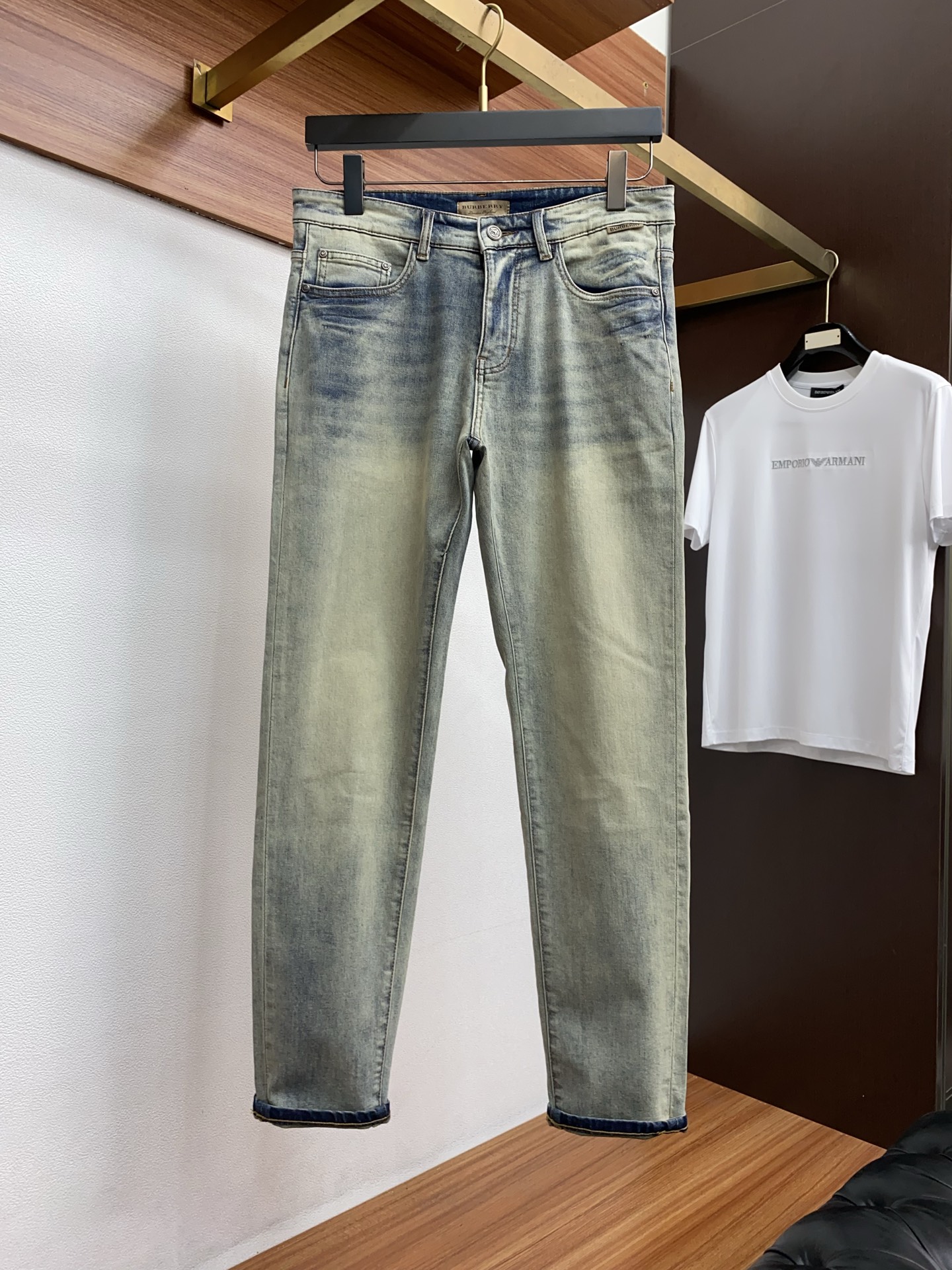 巴宝莉 2026ss春夏新款修身小直筒牛仔裤 完美洗水工艺 定制顶级五金logo 独家定制微弹面料 码数