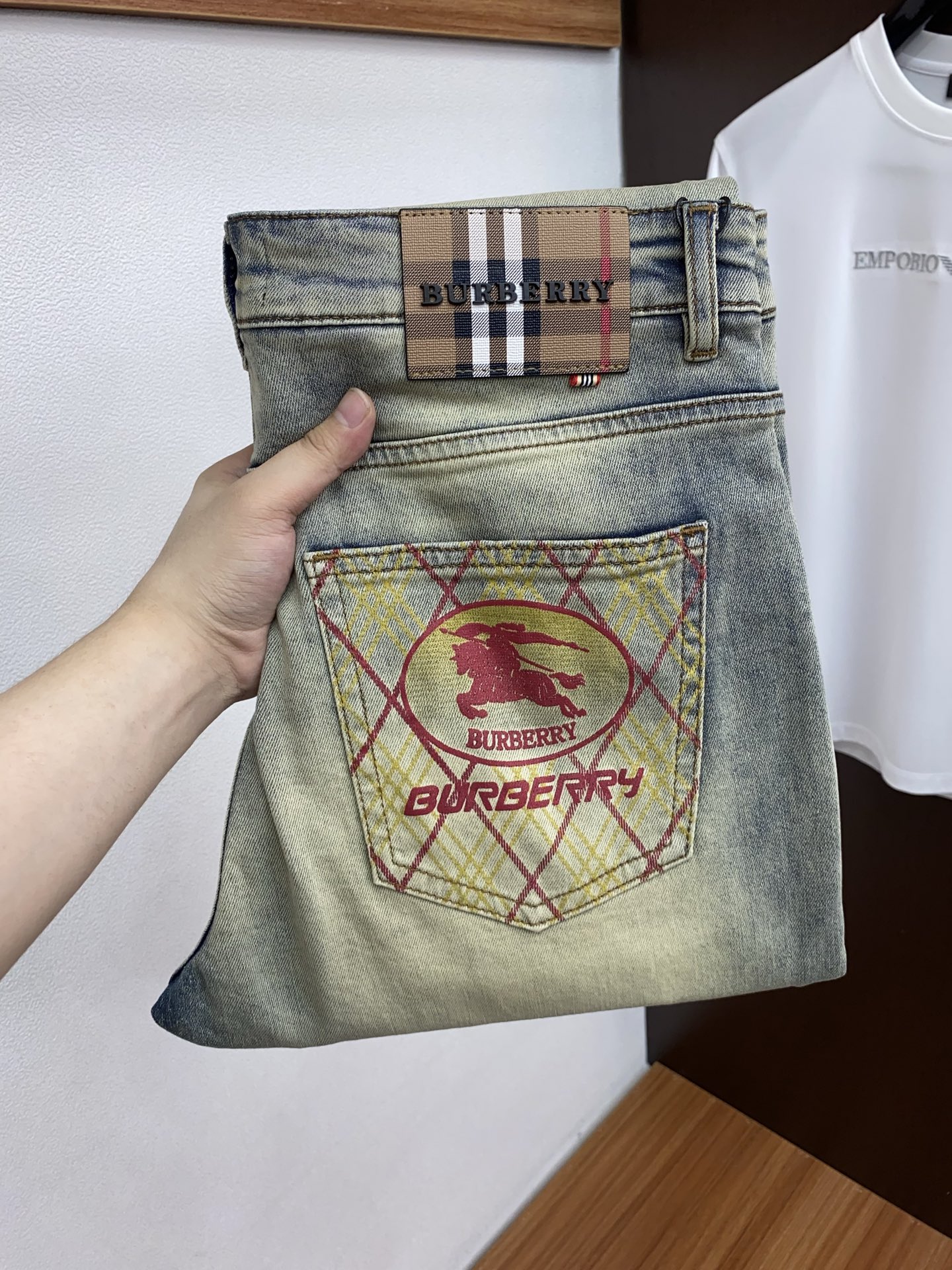 巴宝莉 2026ss春夏新款修身小直筒牛仔裤 完美洗水工艺 定制顶级五金logo 独家定制微弹面料 码数