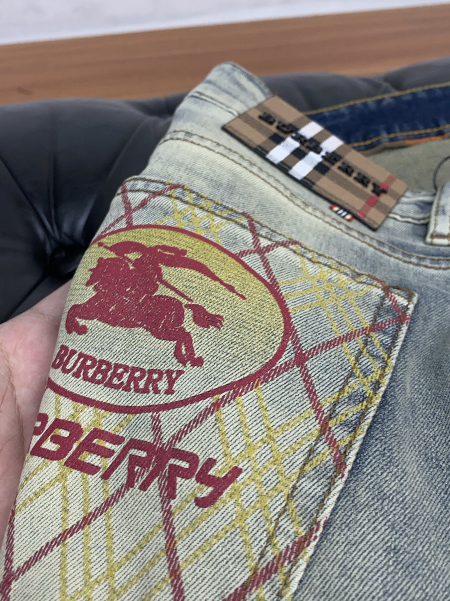 巴宝莉 2026ss春夏新款修身小直筒牛仔裤 完美洗水工艺 定制顶级五金logo 独家定制微弹面料 码数