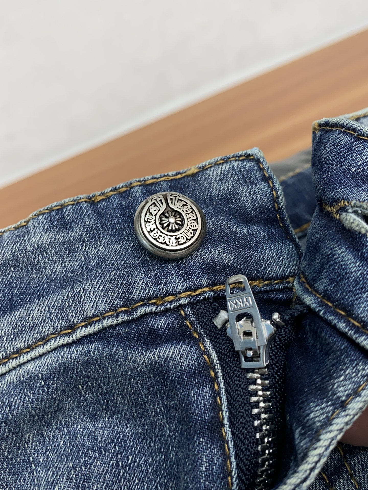 克罗心 2026ss春夏新款修身小直筒牛仔裤 完美洗水工艺 定制顶级五金logo 独家定制微弹面料 码数