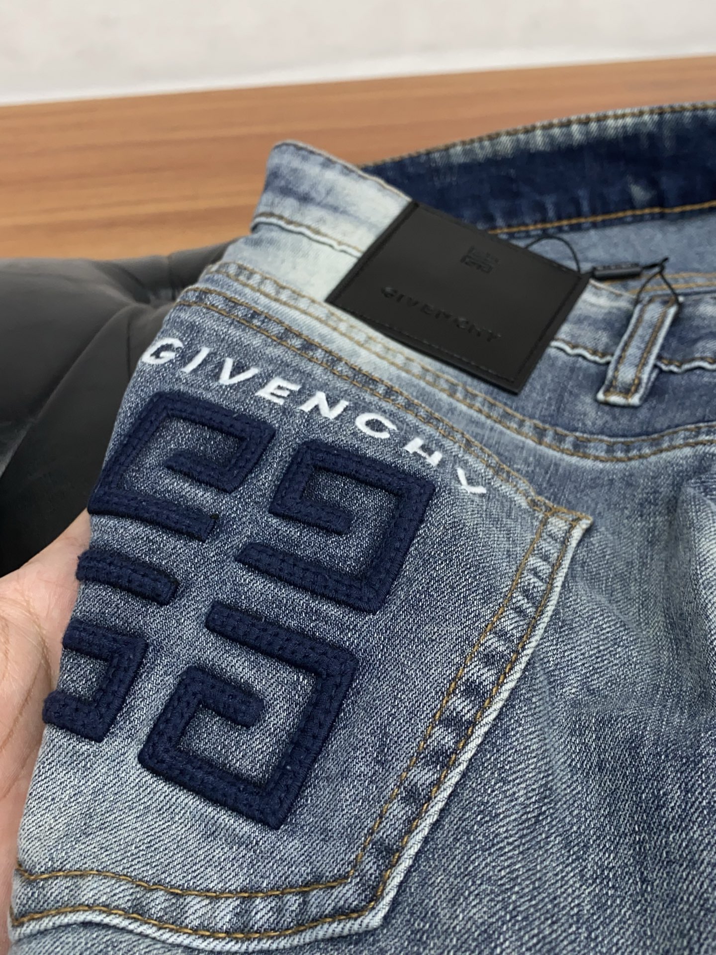 纪梵希 2026ss春夏新款修身小直筒牛仔裤 完美洗水工艺 定制顶级五金logo 独家定制微弹面料 码数