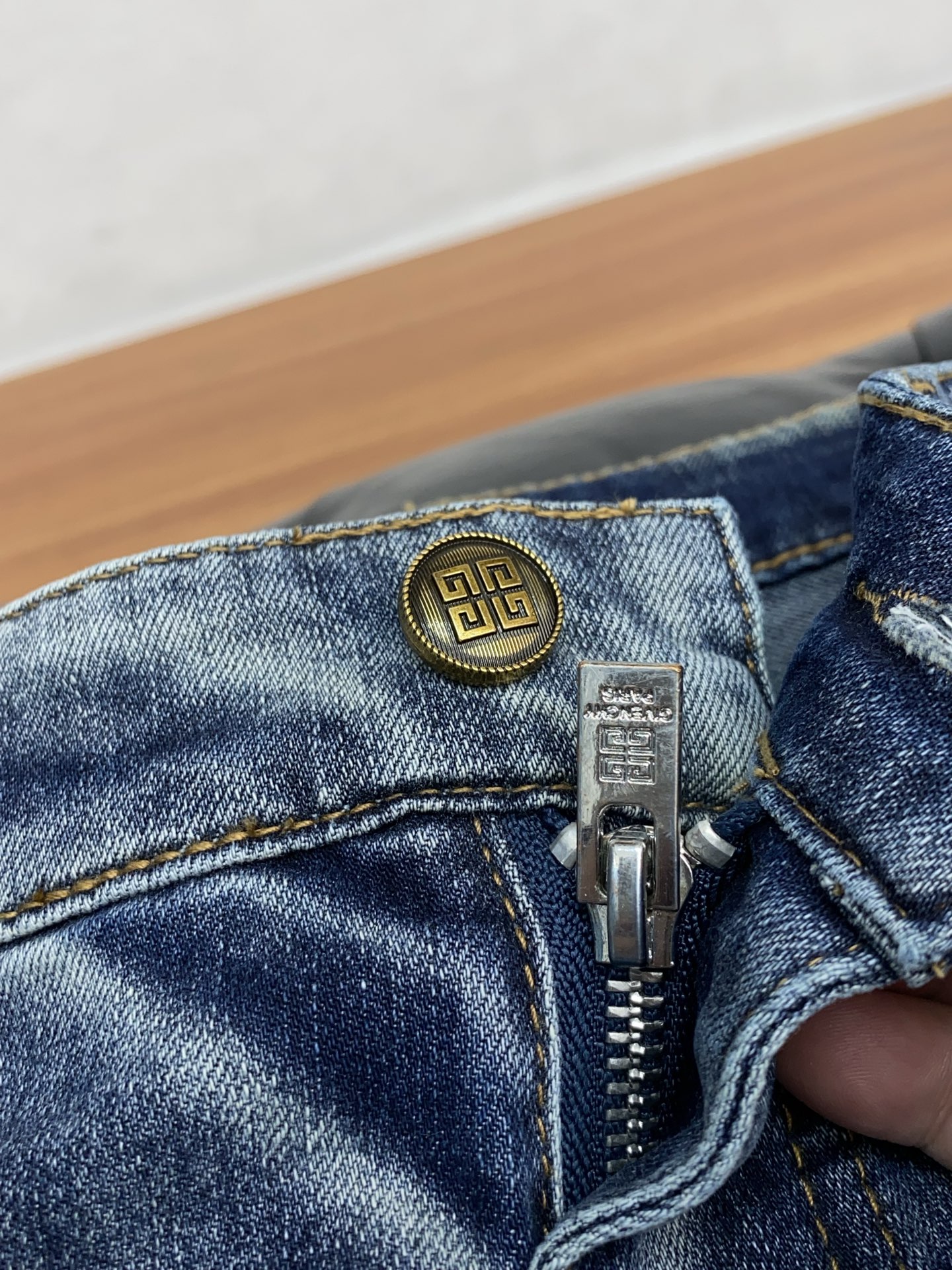 纪梵希 2026ss春夏新款修身小直筒牛仔裤 完美洗水工艺 定制顶级五金logo 独家定制微弹面料 码数