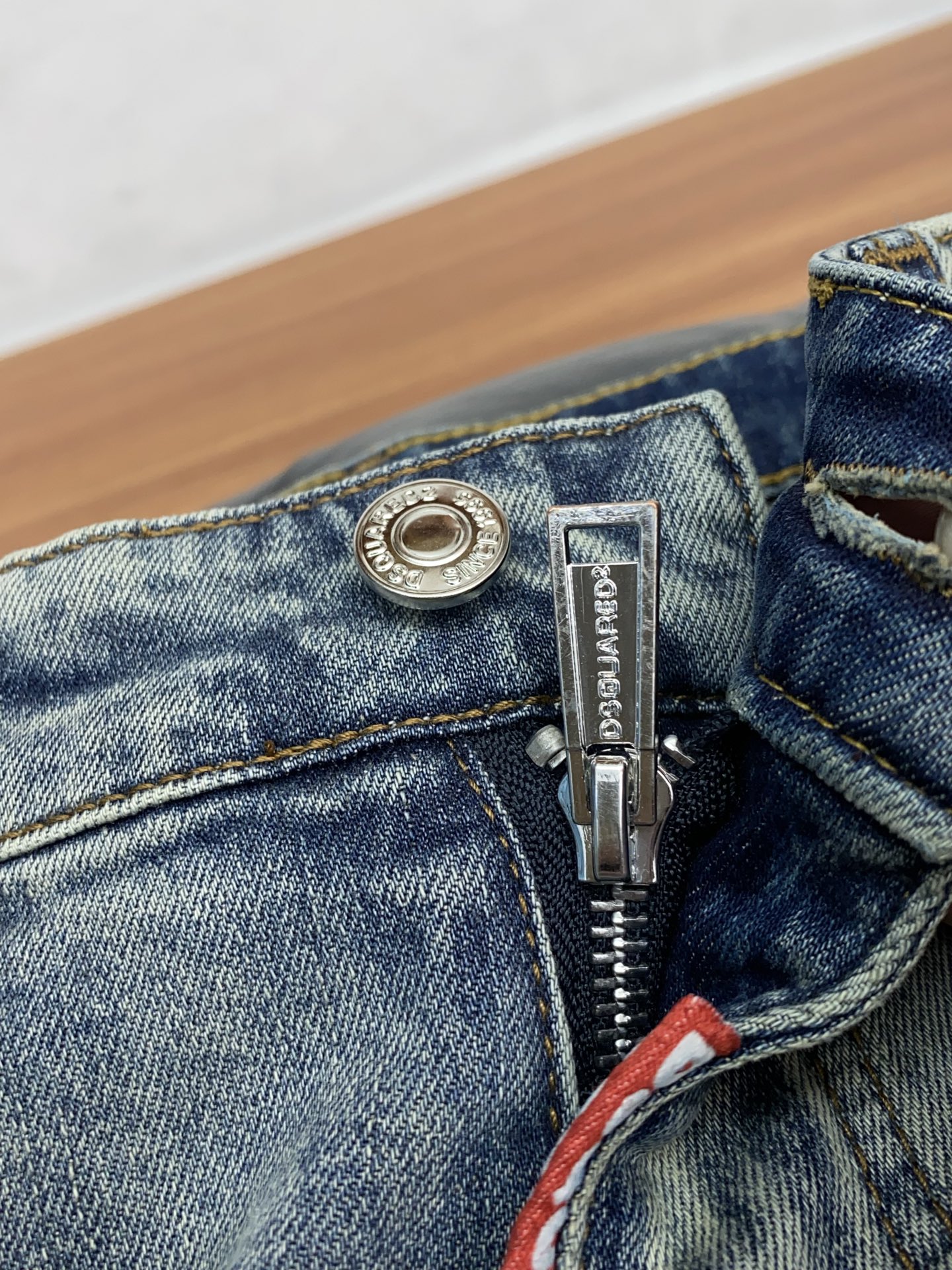 D2 2026ss春夏新款修身小直筒牛仔裤 完美洗水工艺 定制顶级五金logo 独家定制微弹面料 码数2