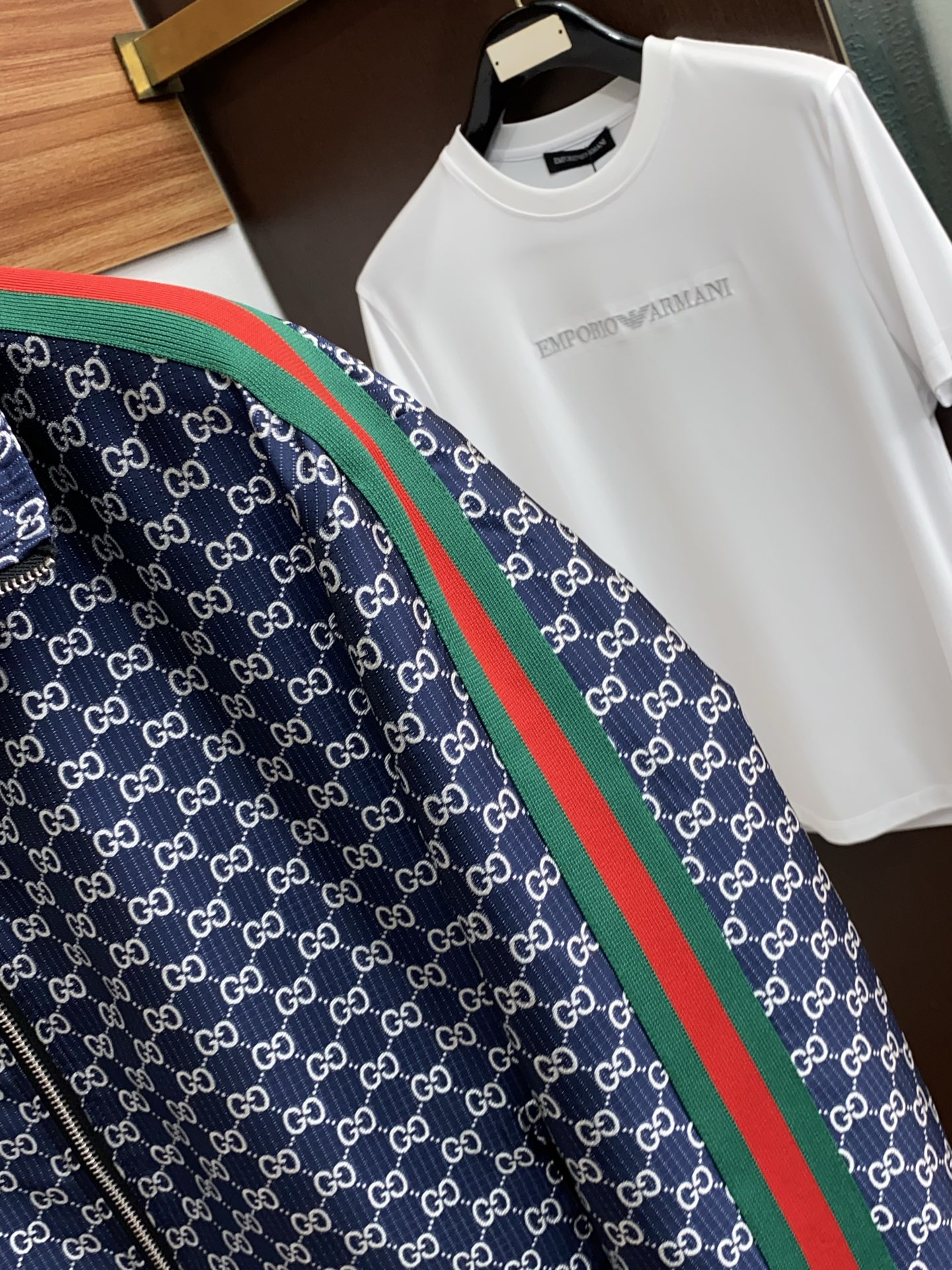 古奇 2026春夏新款男士休闲定制夹克外套。穿上简约干练的休闲外套，瞬间重回时髦霸气，又是活力满满的状态