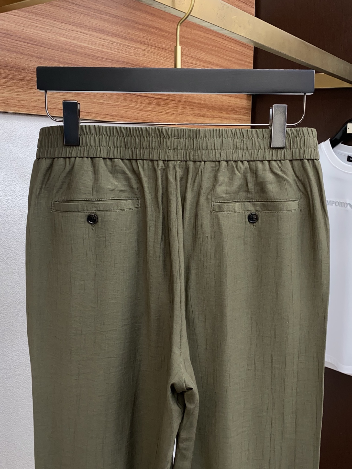 Loro Piana 诺悠翩雅 专柜新品同步上市。原单订制高品质时尚休闲裤。超级百搭款。独家定制面料，手