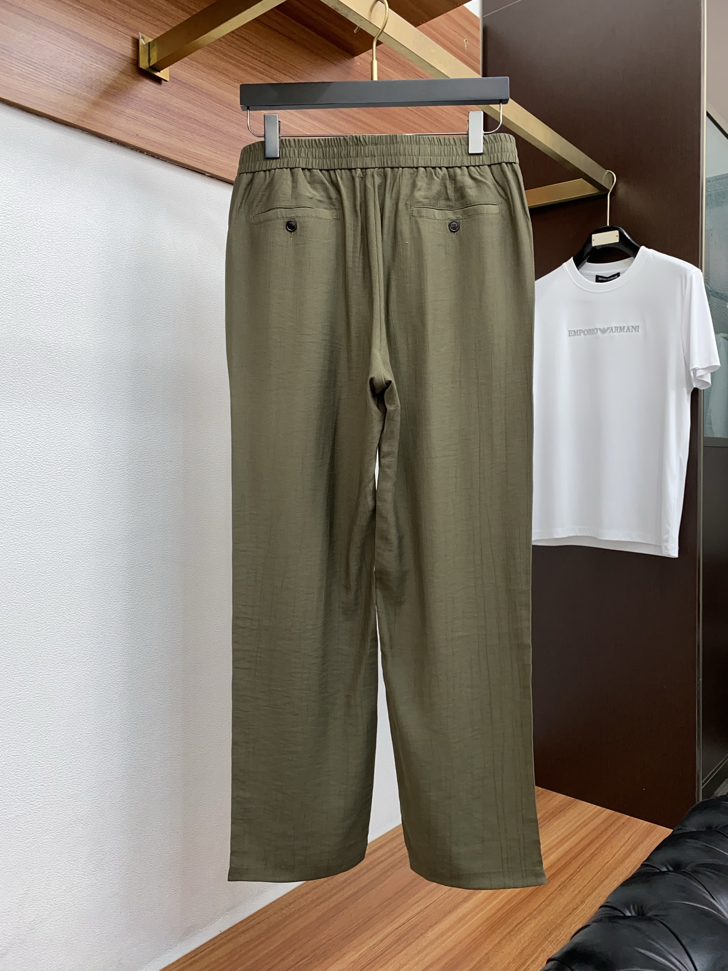 Loro Piana 诺悠翩雅 专柜新品同步上市。原单订制高品质时尚休闲裤。超级百搭款。独家定制面料，手