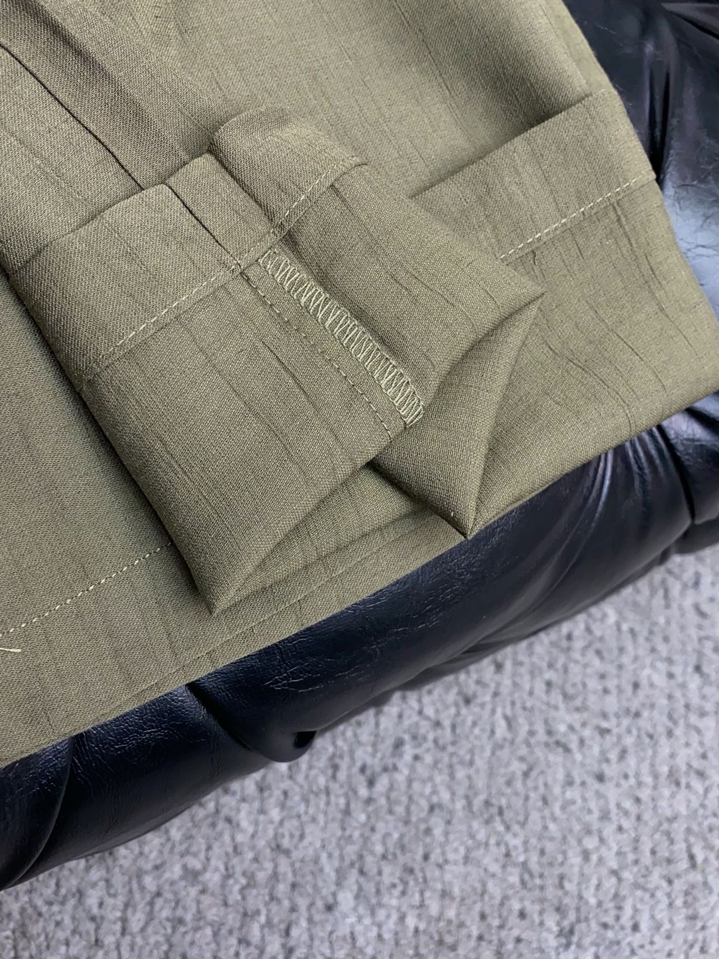 Loro Piana 诺悠翩雅 专柜新品同步上市。原单订制高品质时尚休闲裤。超级百搭款。独家定制面料，手